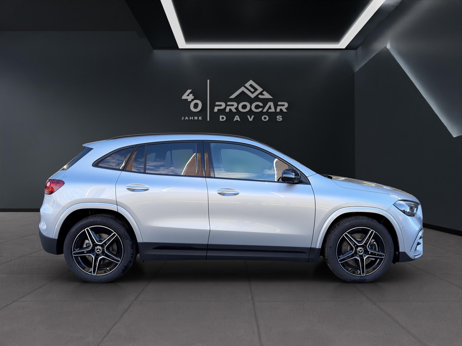 MERCEDES-BENZ GLA-Klasse H247 GLA 250 Swiss Star AMG Line 4matic-image-1