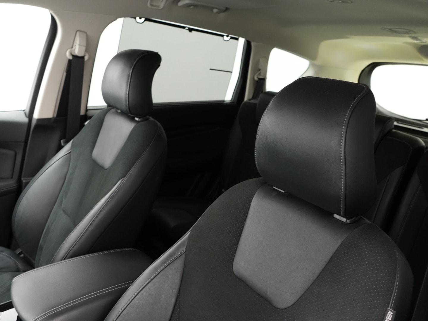 FORD S-Max 2.0 TDCi 180 ST-Line FPS 4x4-image-11