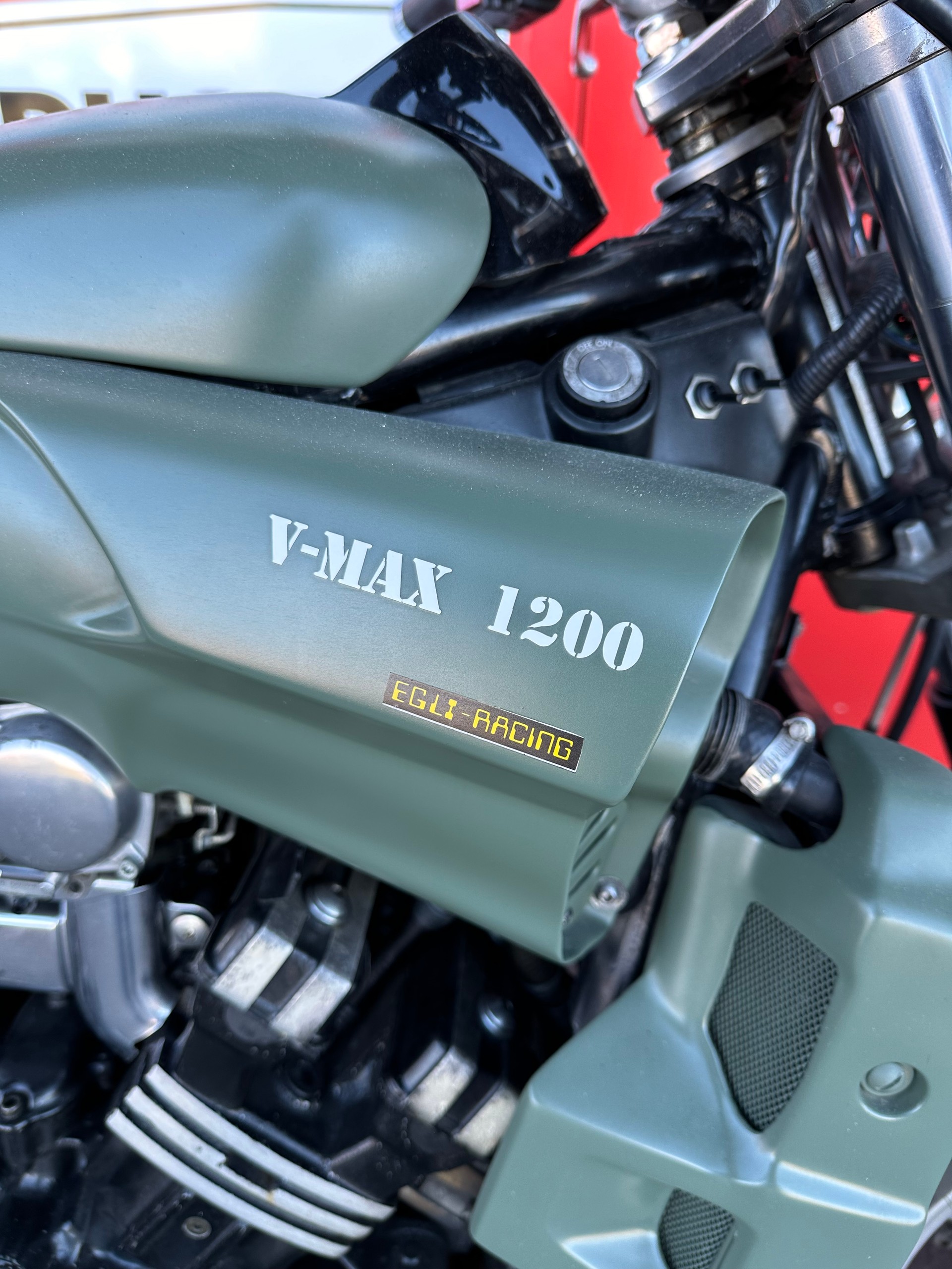 EGLI Yamaha Egli V-Max-showroom-element-2