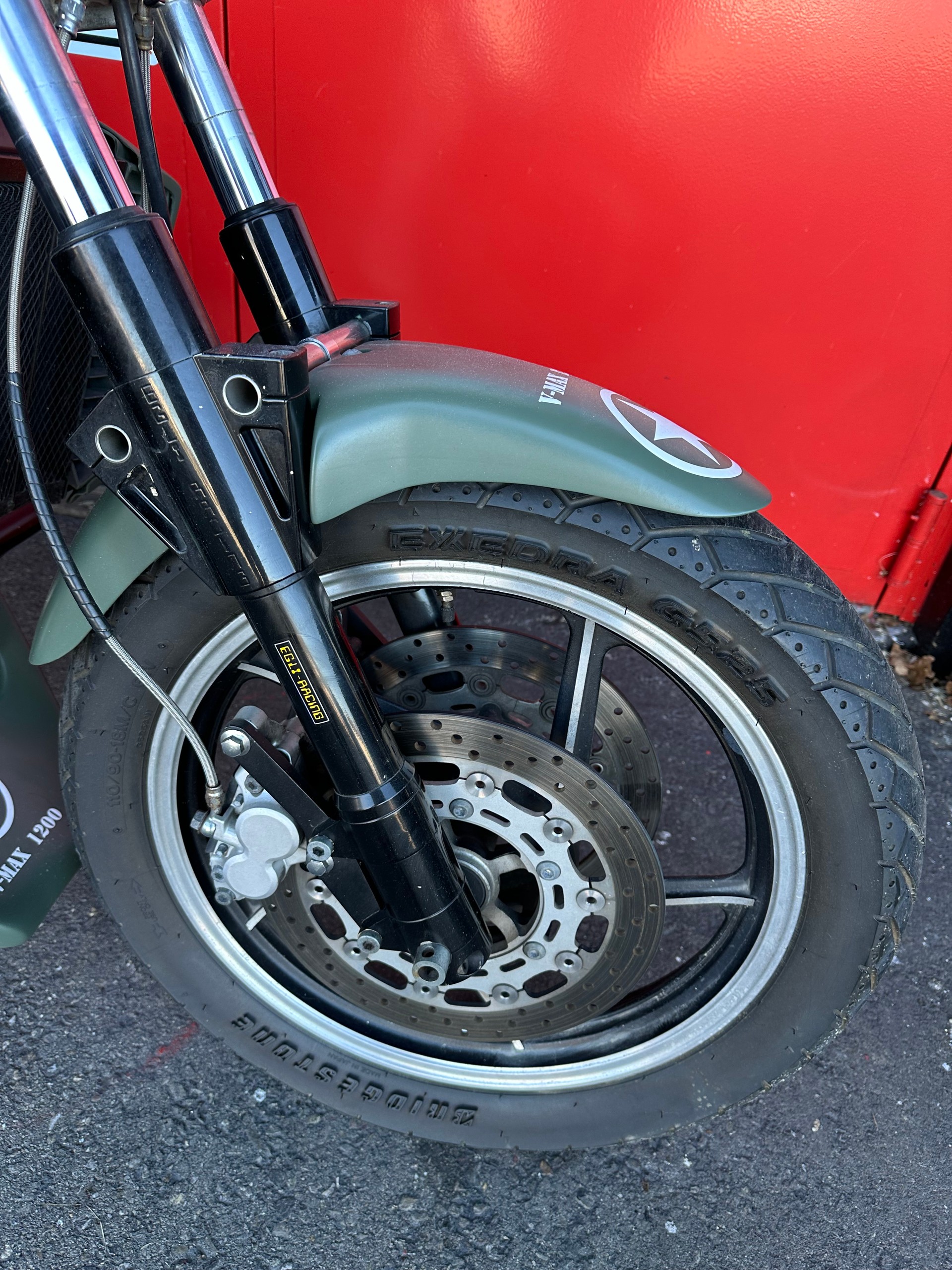 EGLI Yamaha Egli V-Max-showroom-element-3