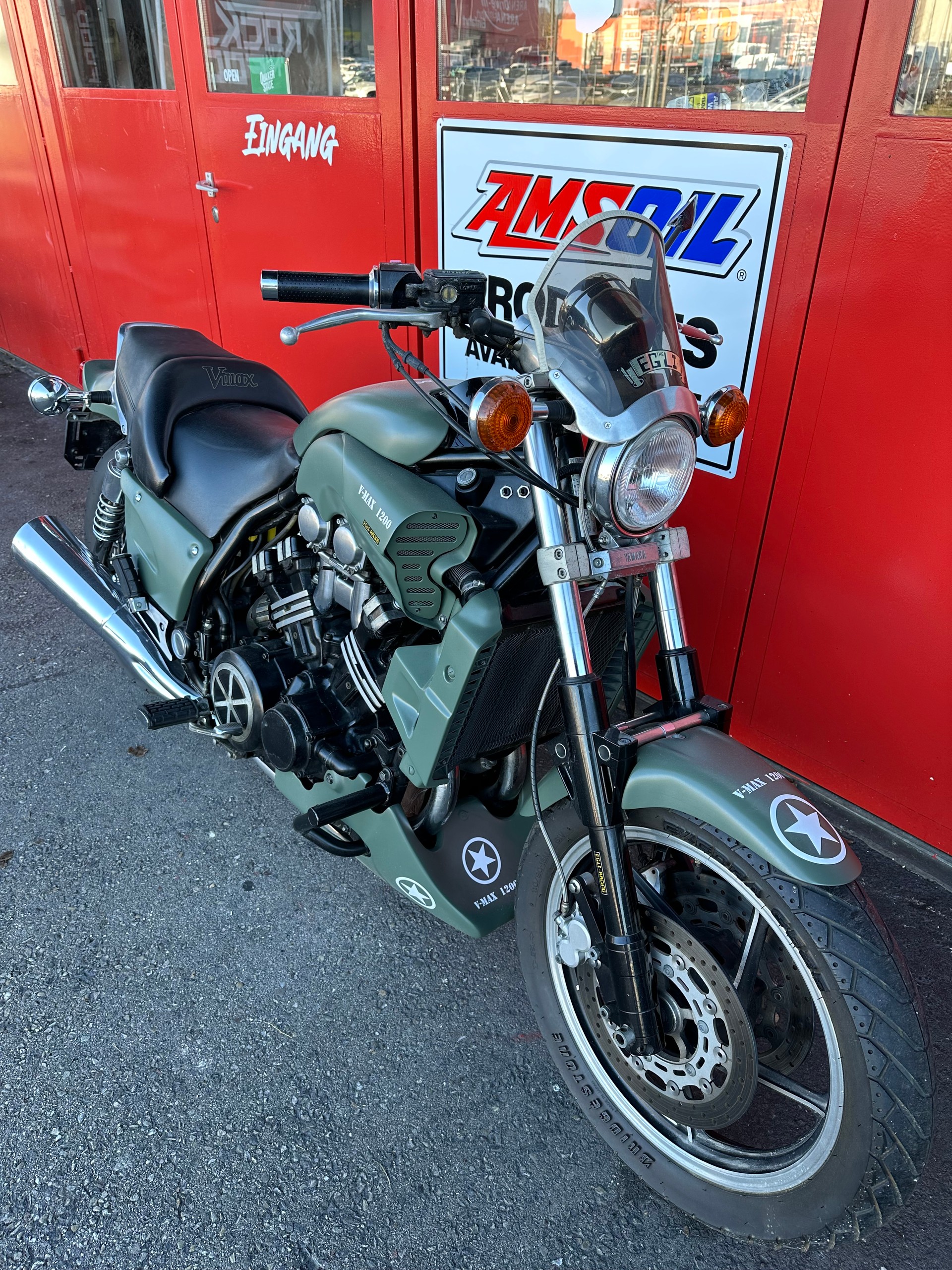 EGLI Yamaha Egli V-Max-showroom-element-1
