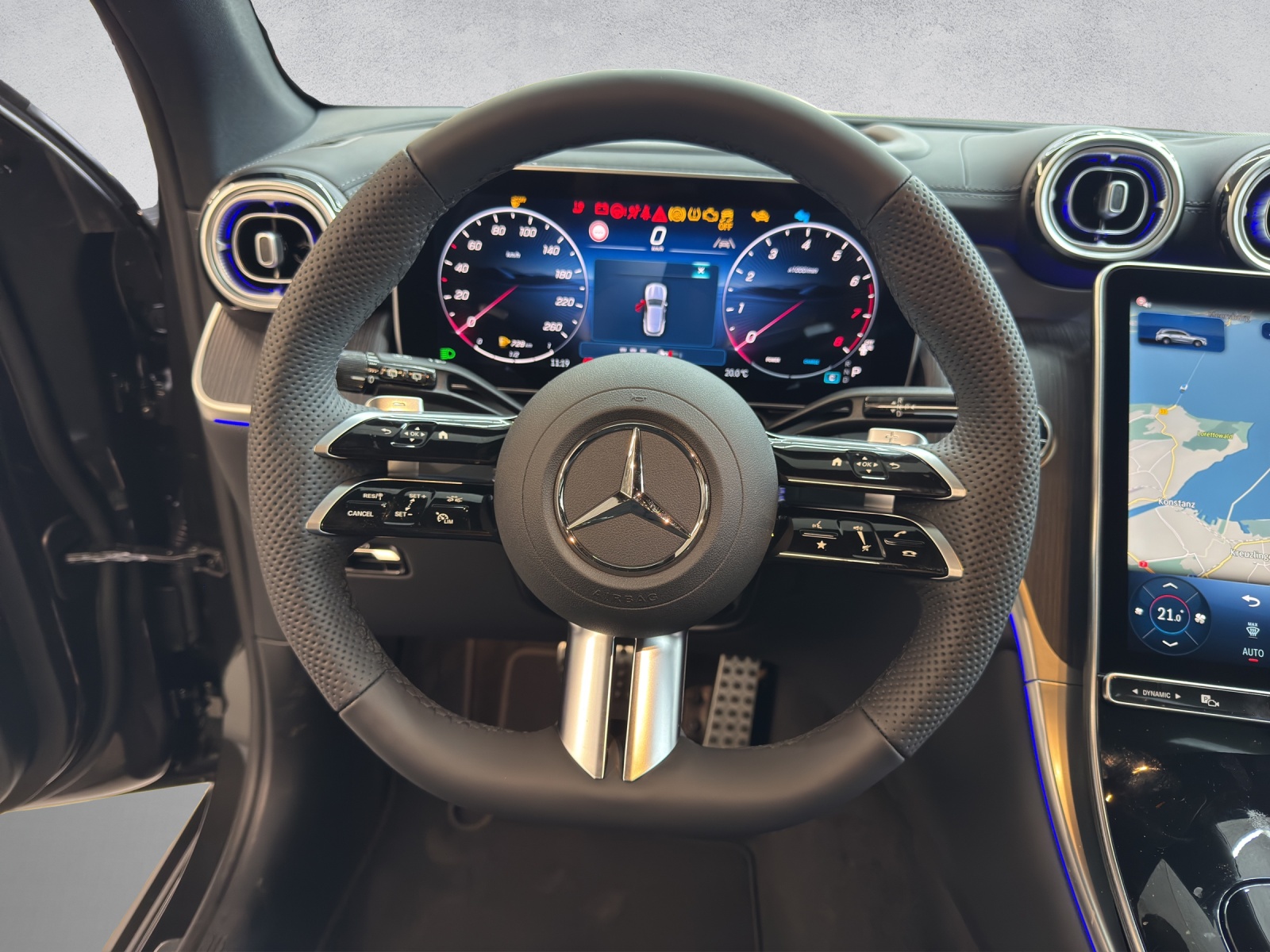 MERCEDES-BENZ GLC 200 AMG Line 4Matic-image-11