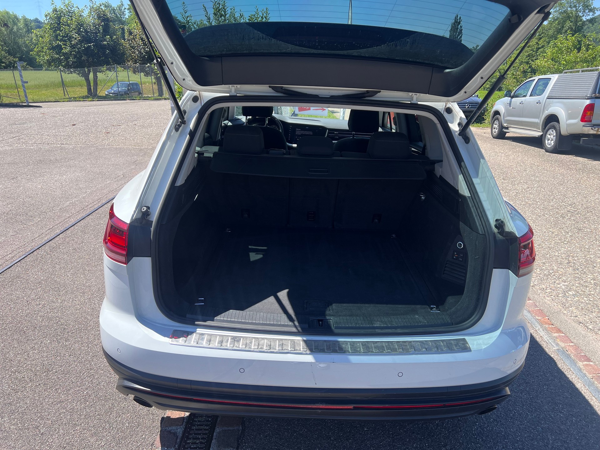 VW Touareg 3.0 TDI Basic Tiptronic-image-11