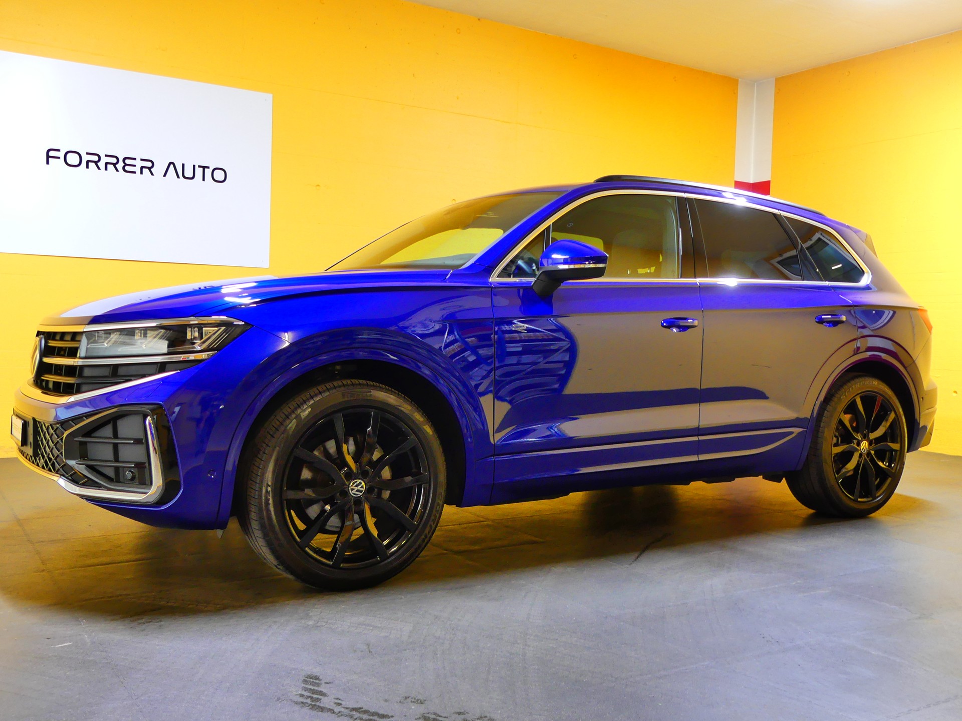 VW Touareg 3.0 TDI R-Line Tiptronic-image-0