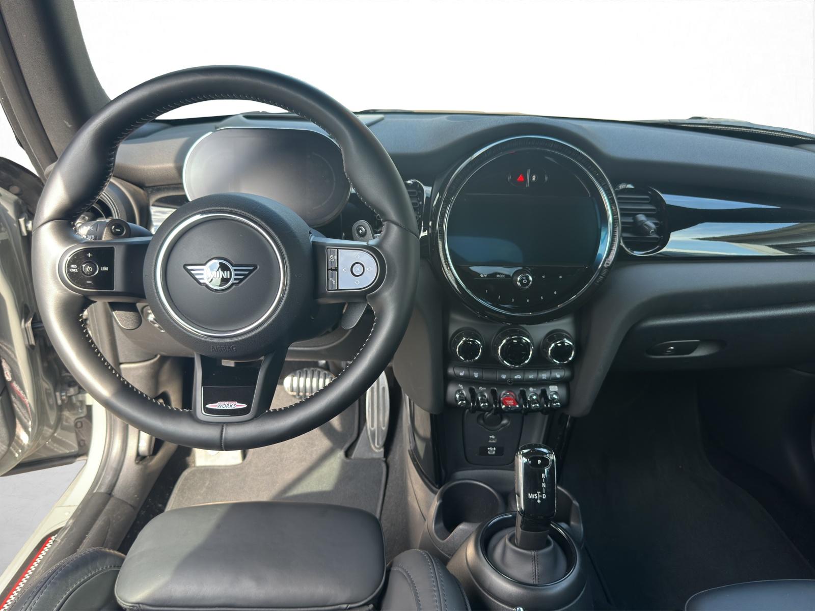 MINI Cabrio JCW-image-12