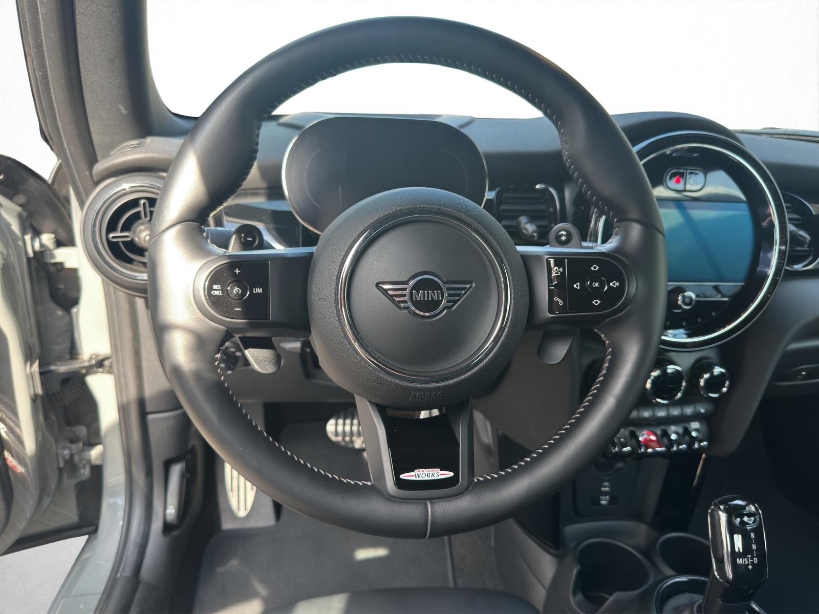 MINI Cabrio JCW-image-10