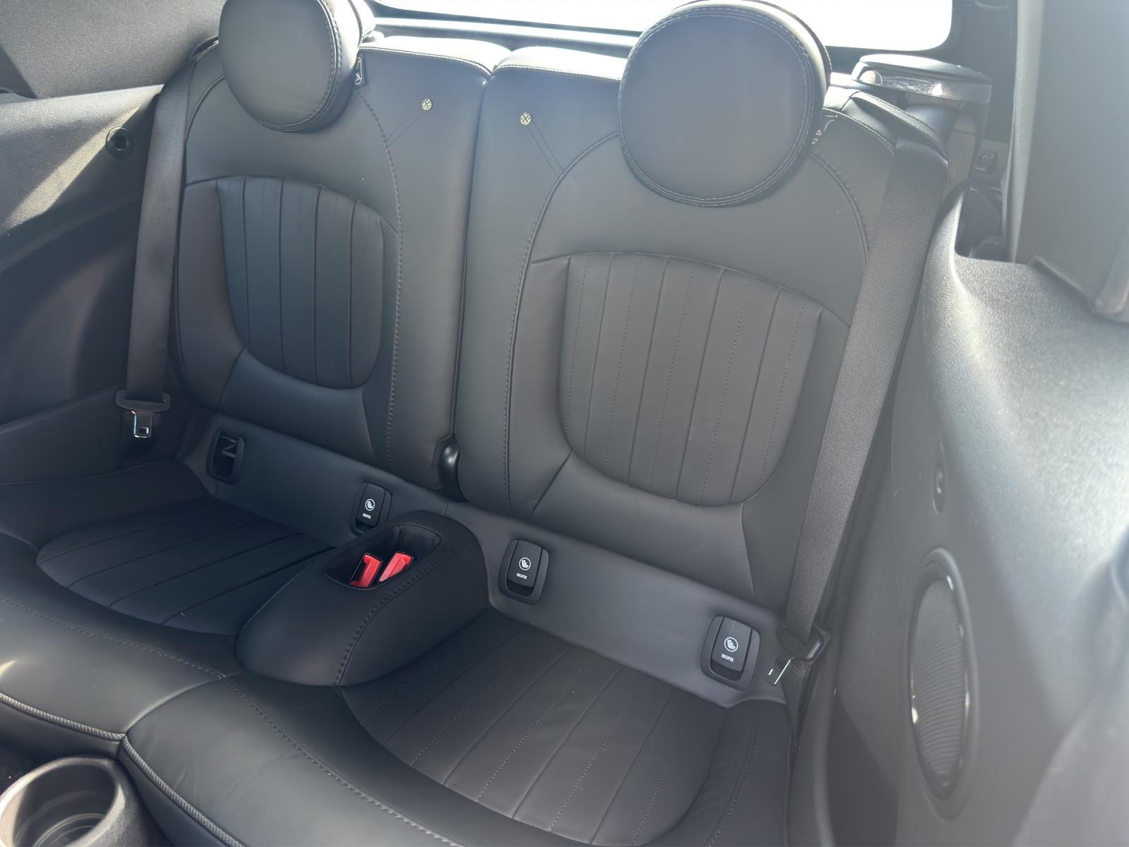 MINI Cabrio JCW-image-13