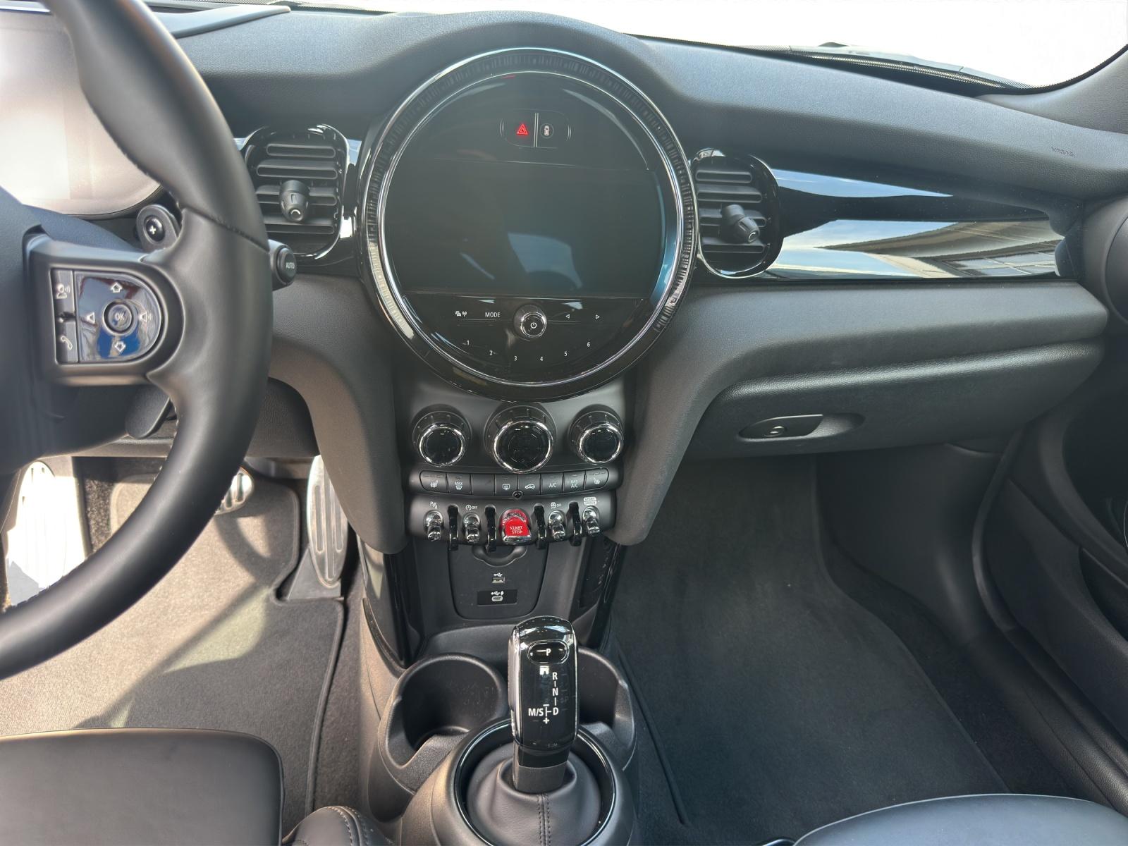 MINI Cabrio JCW-image-11