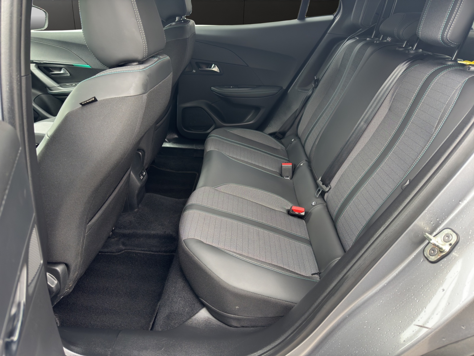 PEUGEOT 2008 1.5 BlueHDi Allure Pack EAT8-image-22