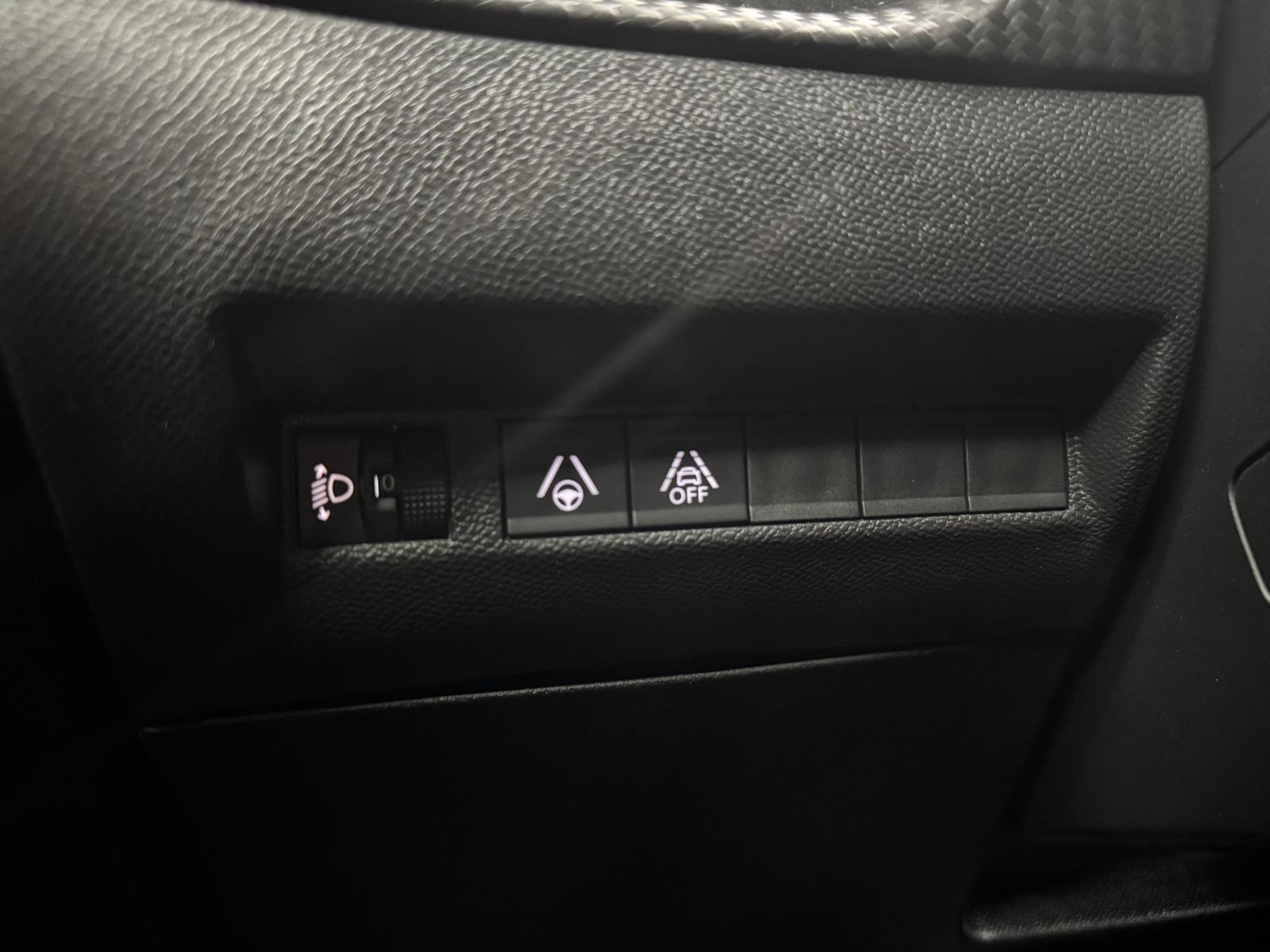 PEUGEOT 2008 1.5 BlueHDi Allure Pack EAT8-image-14