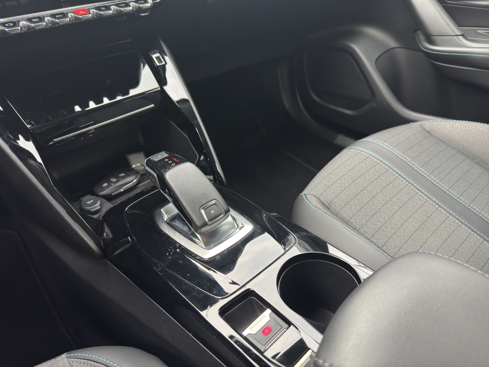 PEUGEOT 2008 1.5 BlueHDi Allure Pack EAT8-image-15