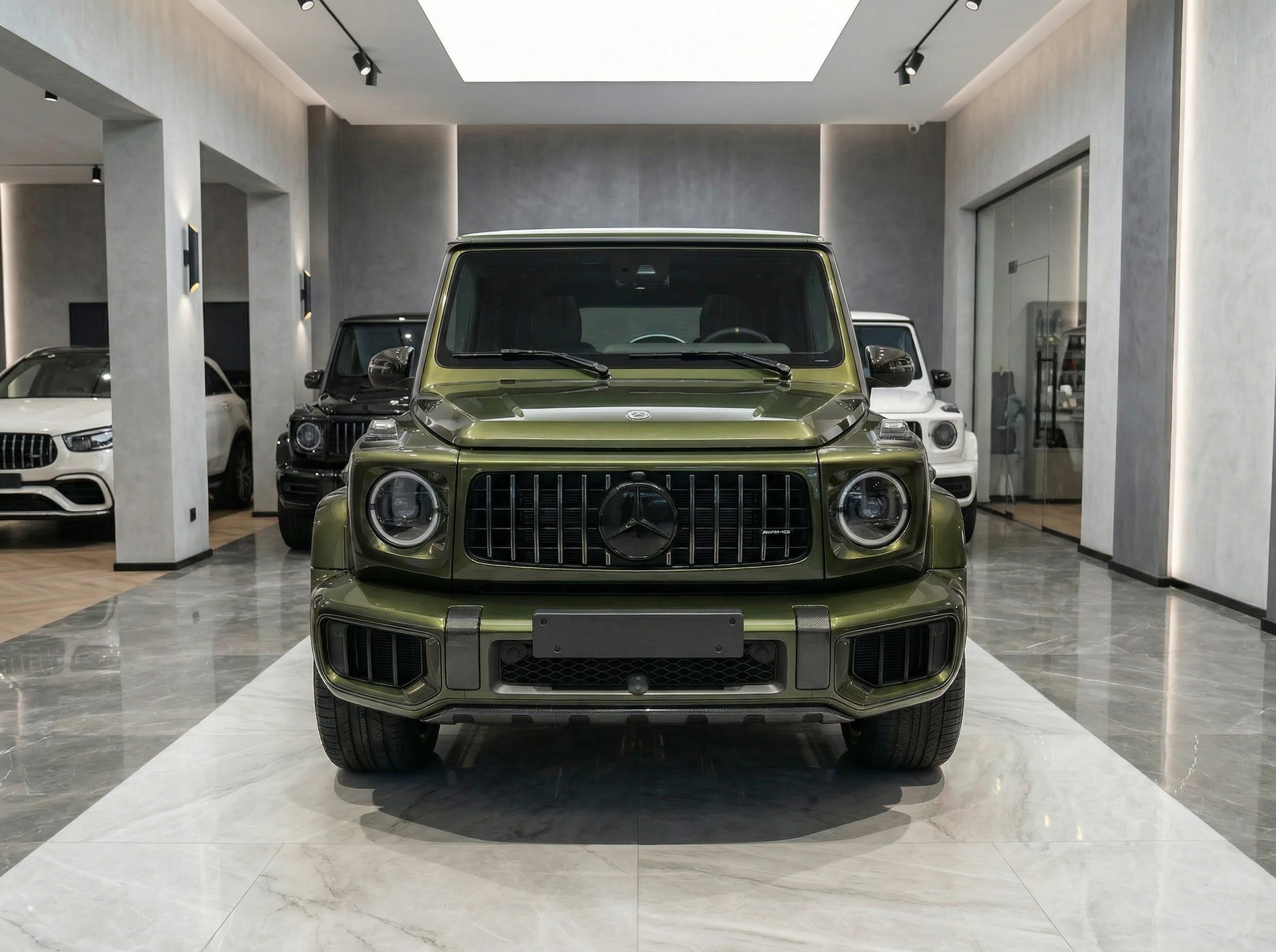 MERCEDES-BENZ Wunderschöne Neuwertige G-Klasse / MANUFAKTUR Olive grün metalice / Volle Ausstattung / Werksgarantie / CH-Fahrzeug-image-1