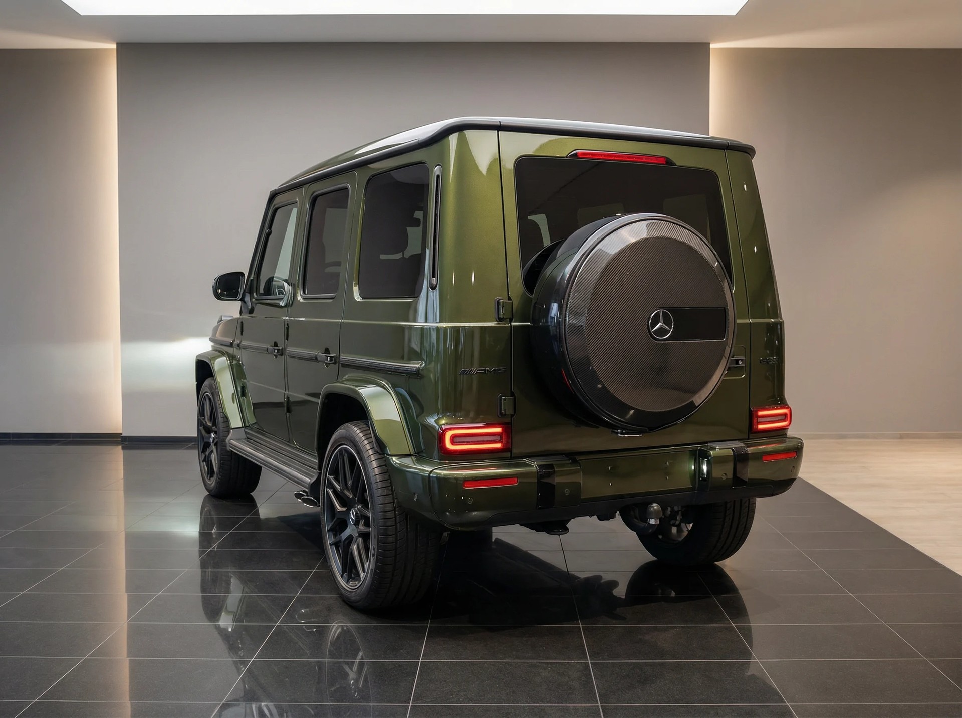 MERCEDES-BENZ Wunderschöne Neuwertige G-Klasse / MANUFAKTUR Olive grün metalice / Volle Ausstattung / Werksgarantie / CH-Fahrzeug-image-4