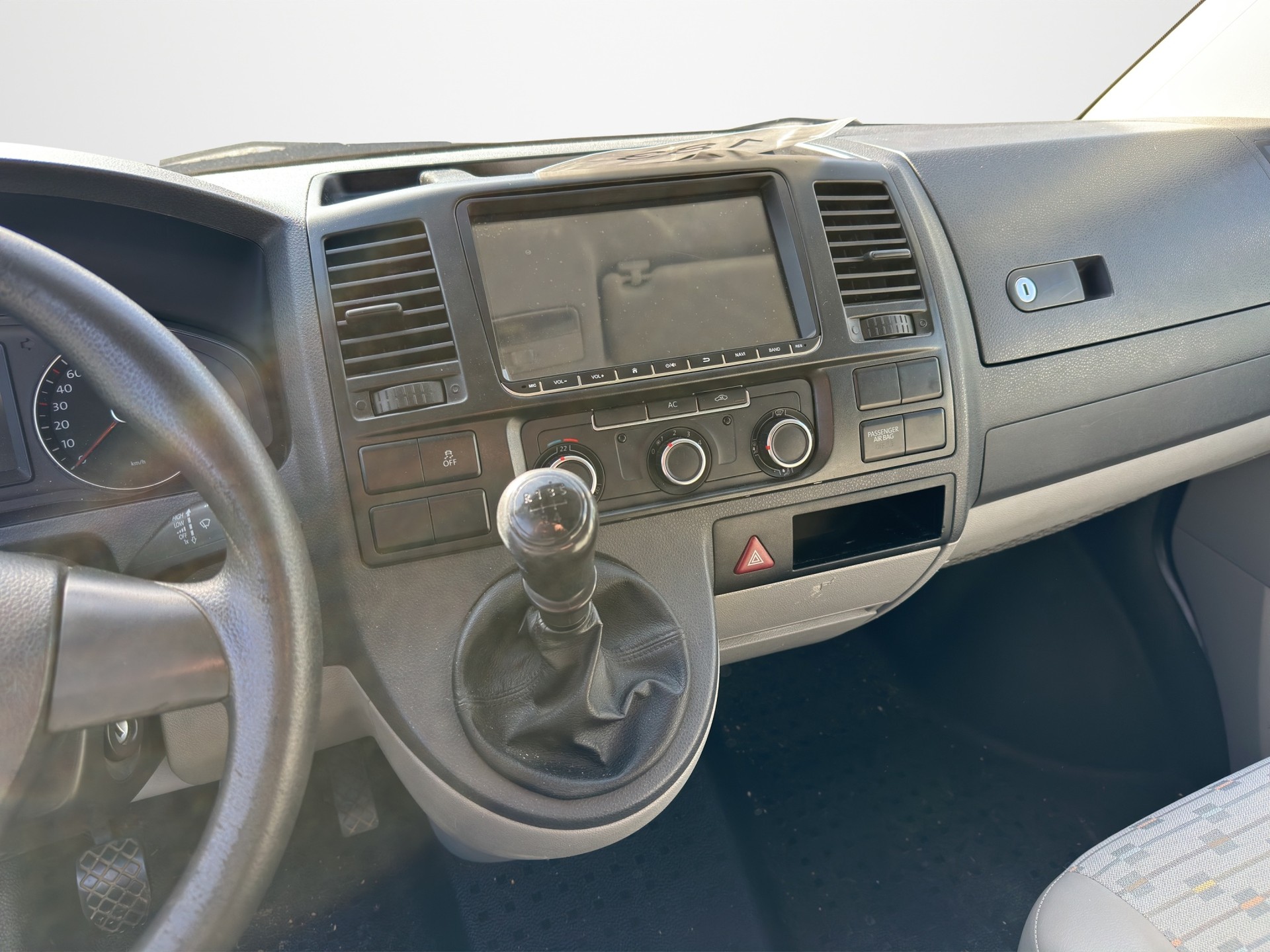 VW T5 2.0 TDI-image-6