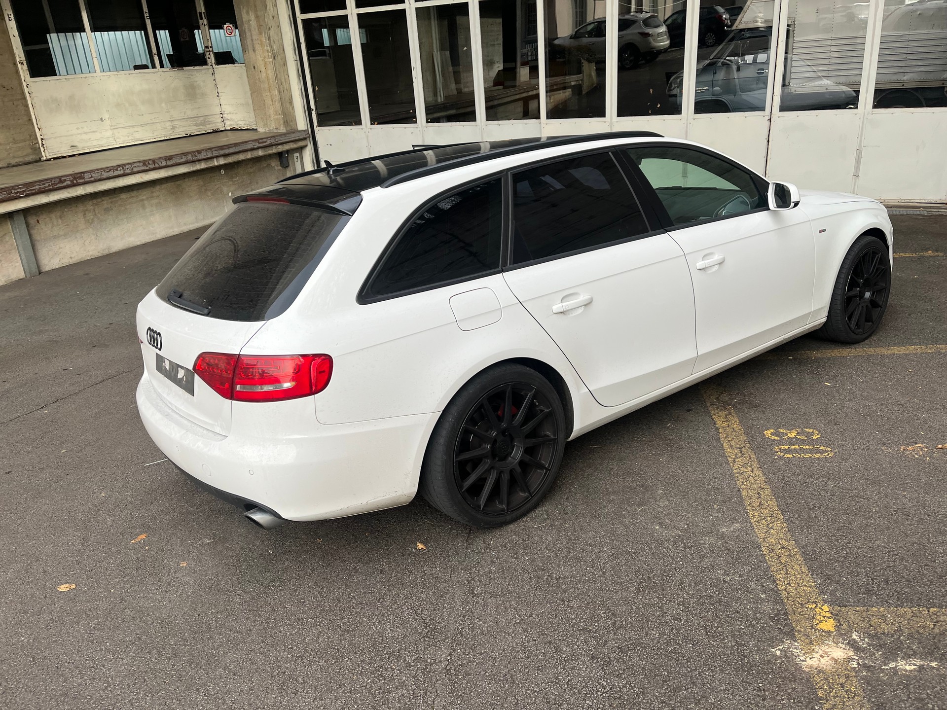 AUDI A4 Avant 2.0 TFSI Style-image-6