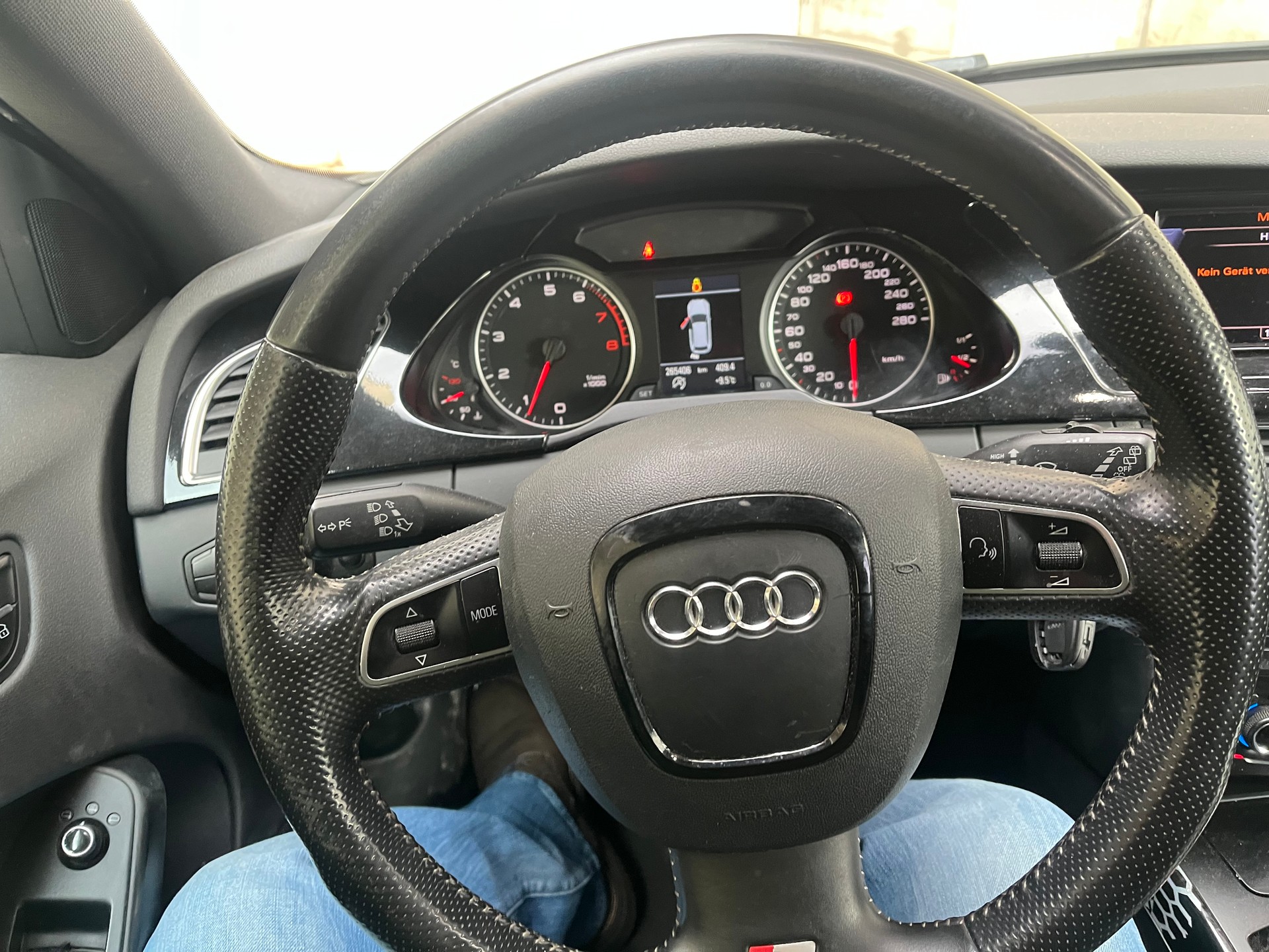 AUDI A4 Avant 2.0 TFSI Style-image-9