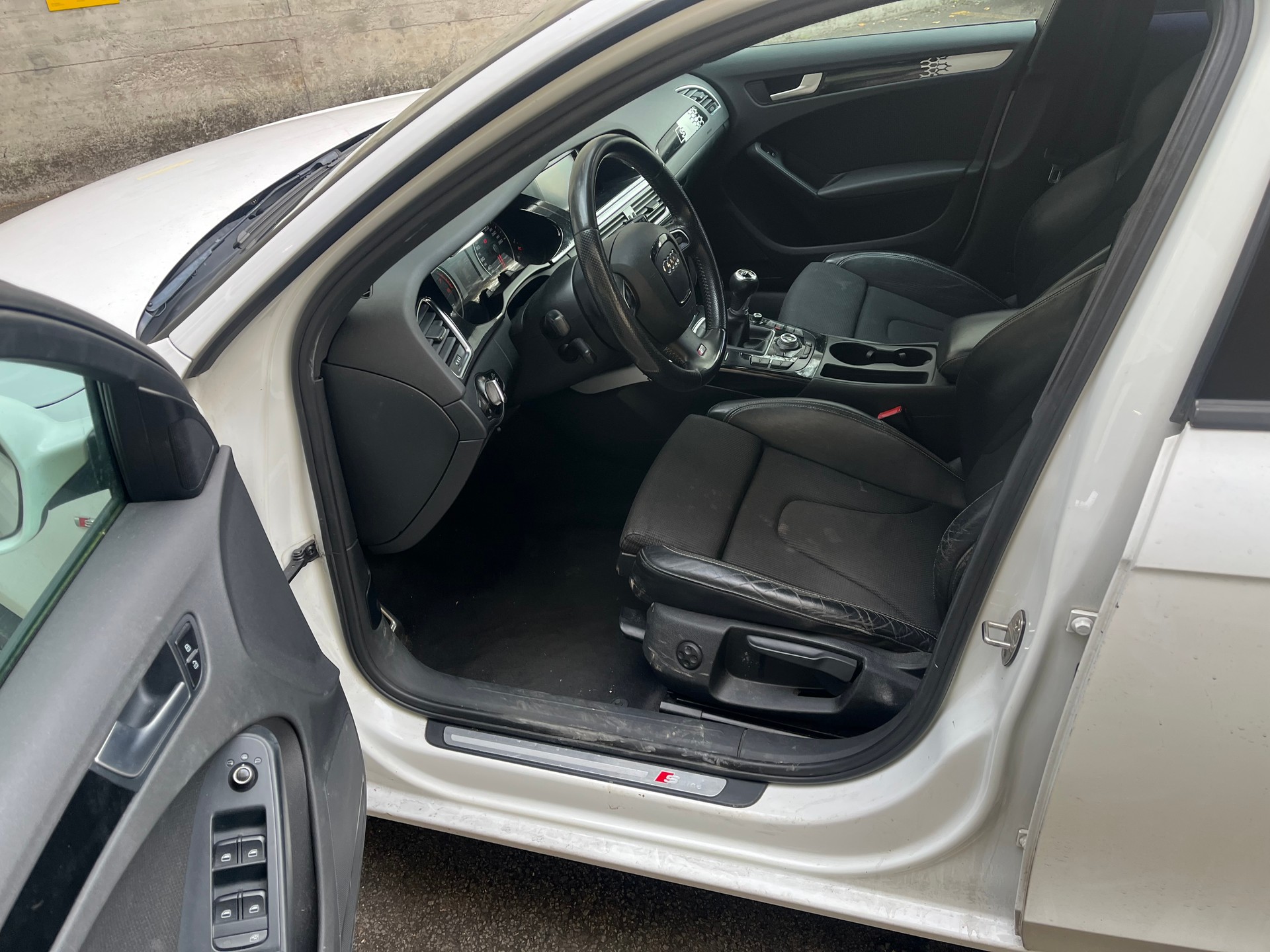 AUDI A4 Avant 2.0 TFSI Style-image-13