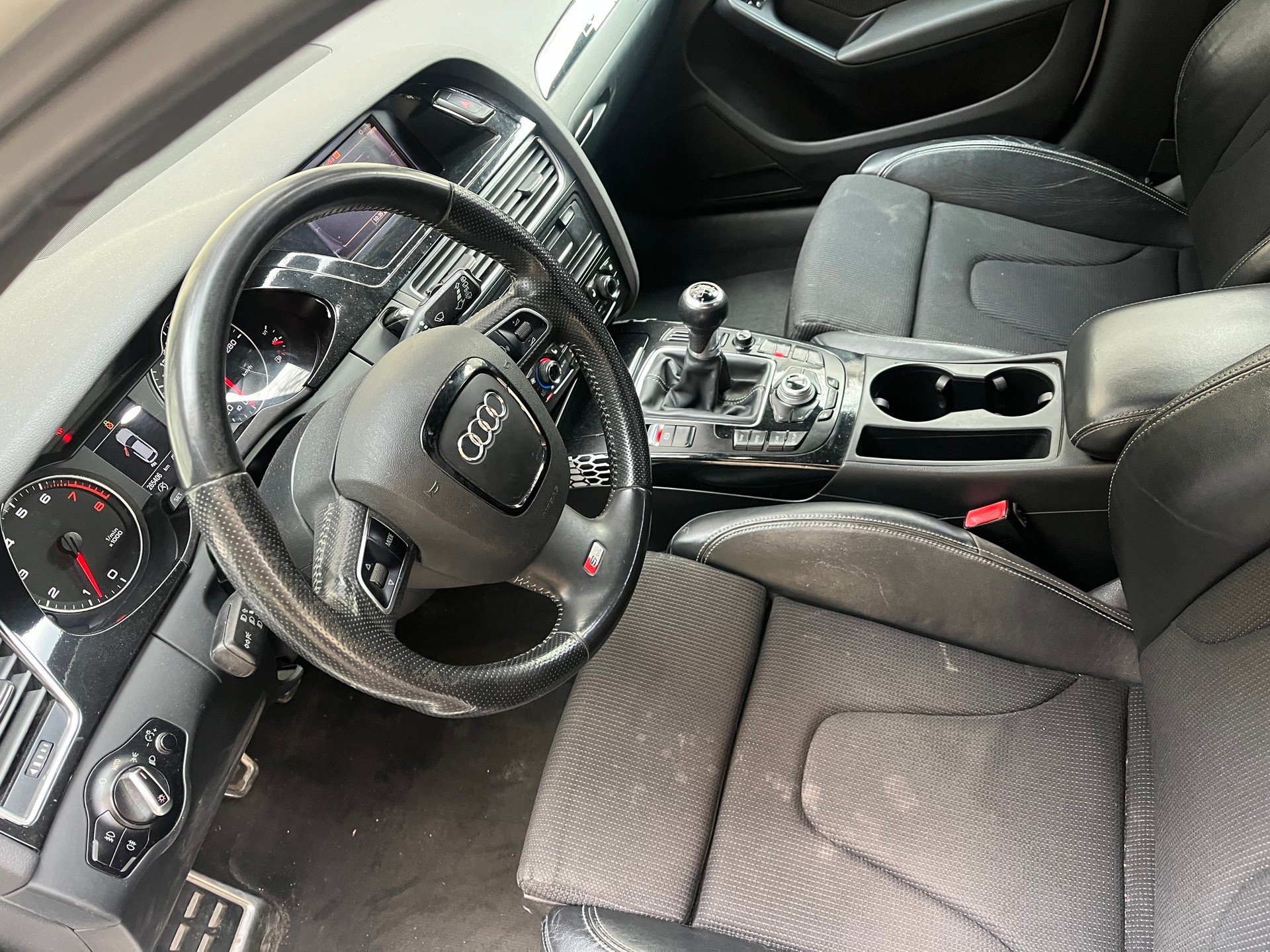 AUDI A4 Avant 2.0 TFSI Style-image-12