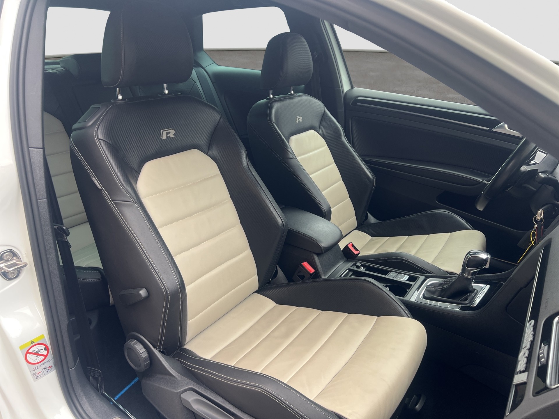 VW Golf 2.0 TSI R 4Motion DSG-image-11