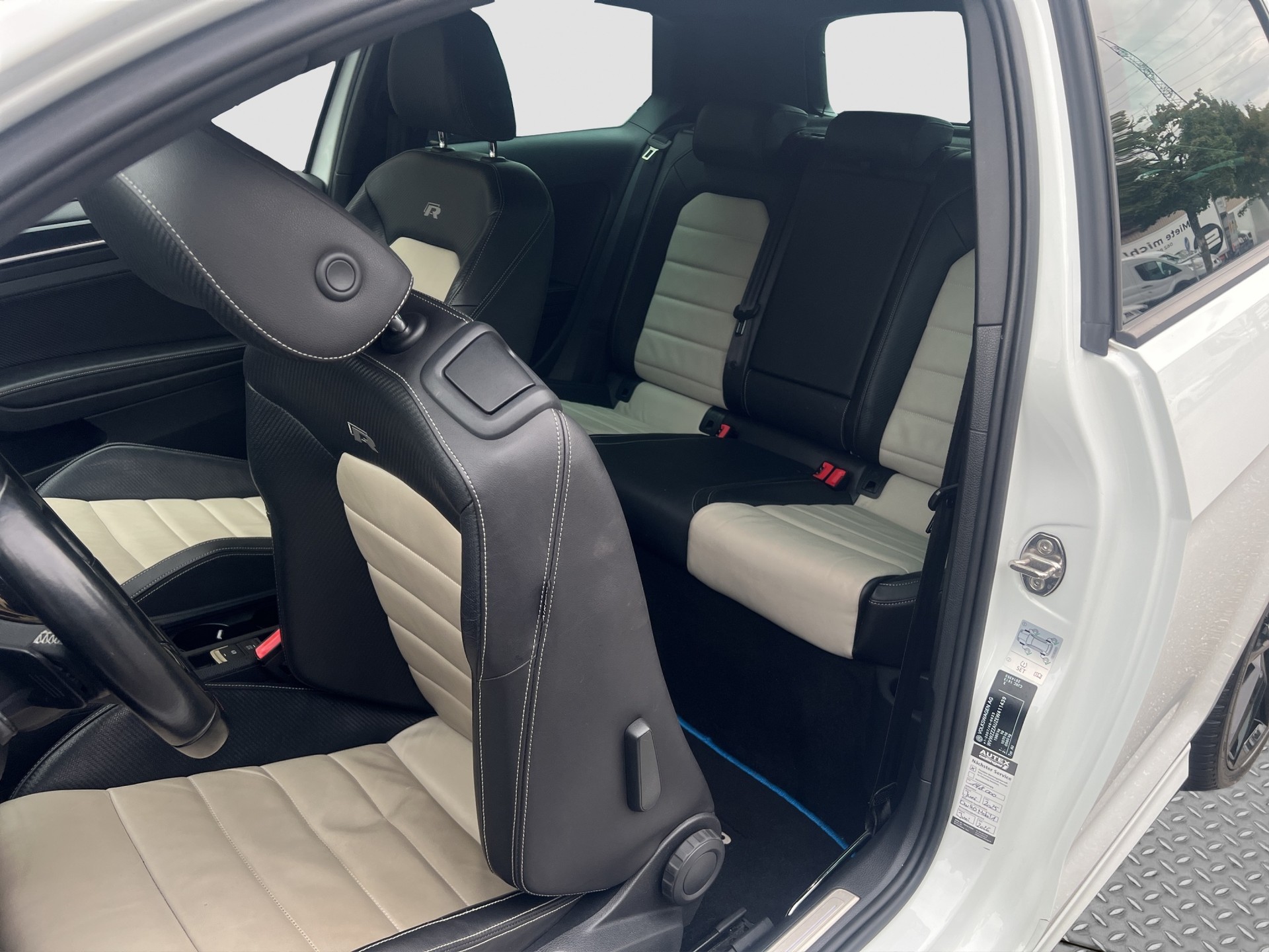 VW Golf 2.0 TSI R 4Motion DSG-image-12