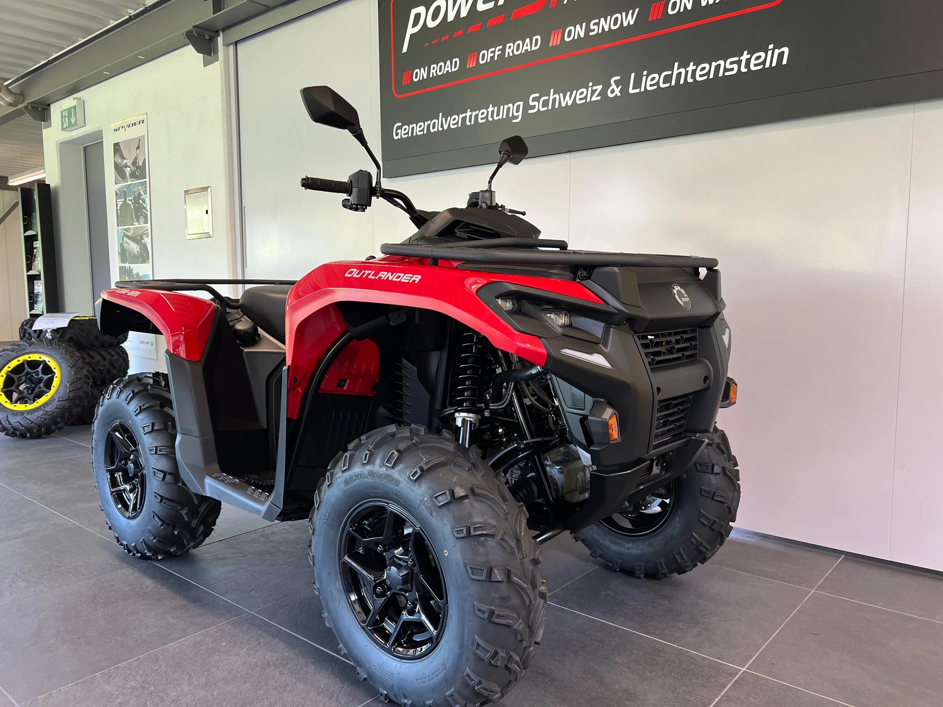 CAN-AM Outlander 700 DPS ABS T-showroom-element-3