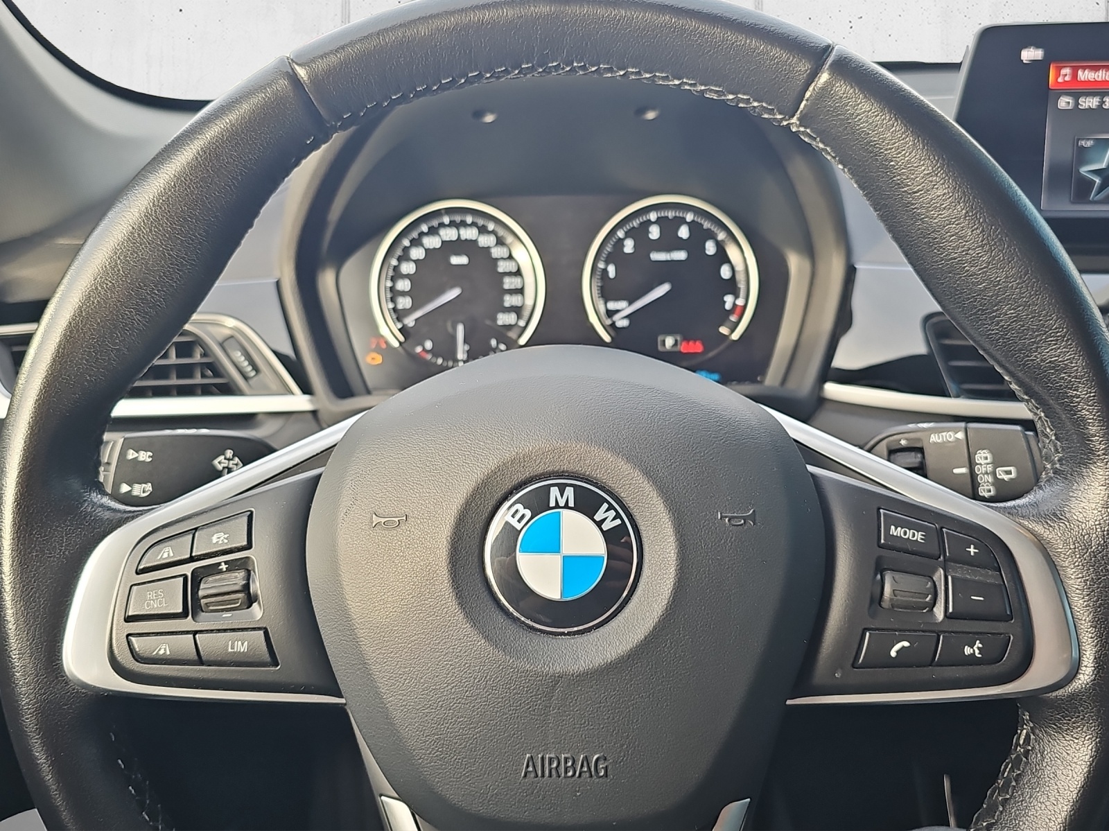 BMW X1 xDrive 25e Sport Line-image-12