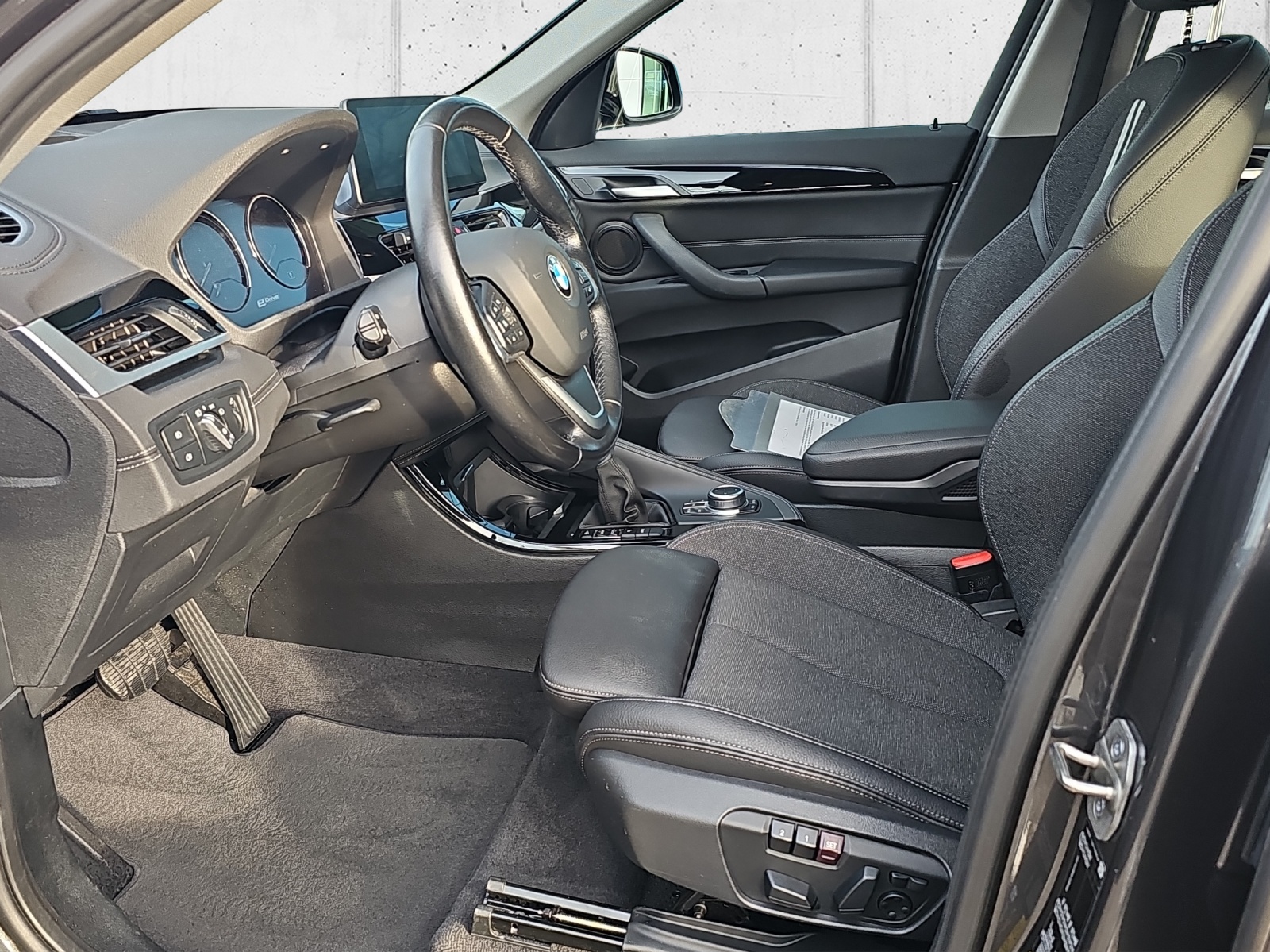 BMW X1 xDrive 25e Sport Line-image-9