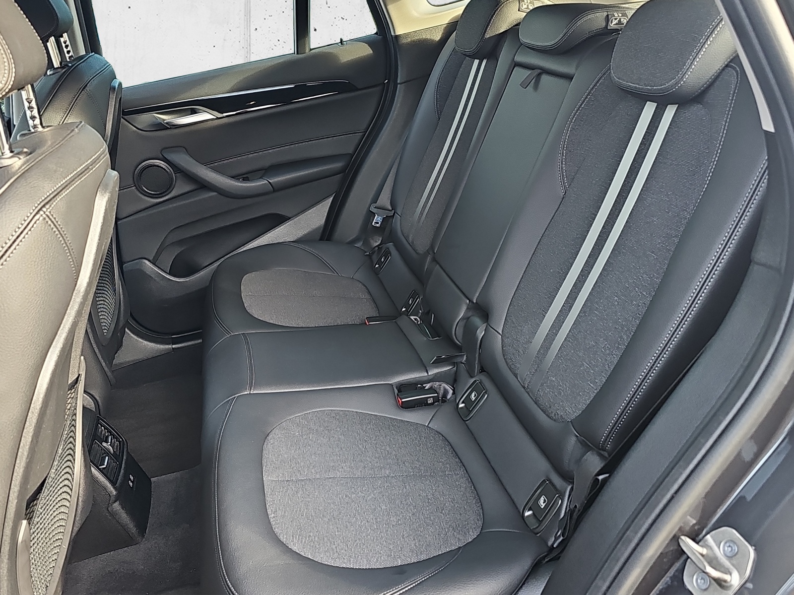 BMW X1 xDrive 25e Sport Line-image-13
