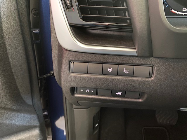 NISSAN X-Trail 1.5 VC-T Tekna+ e-4orce 7P-image-17