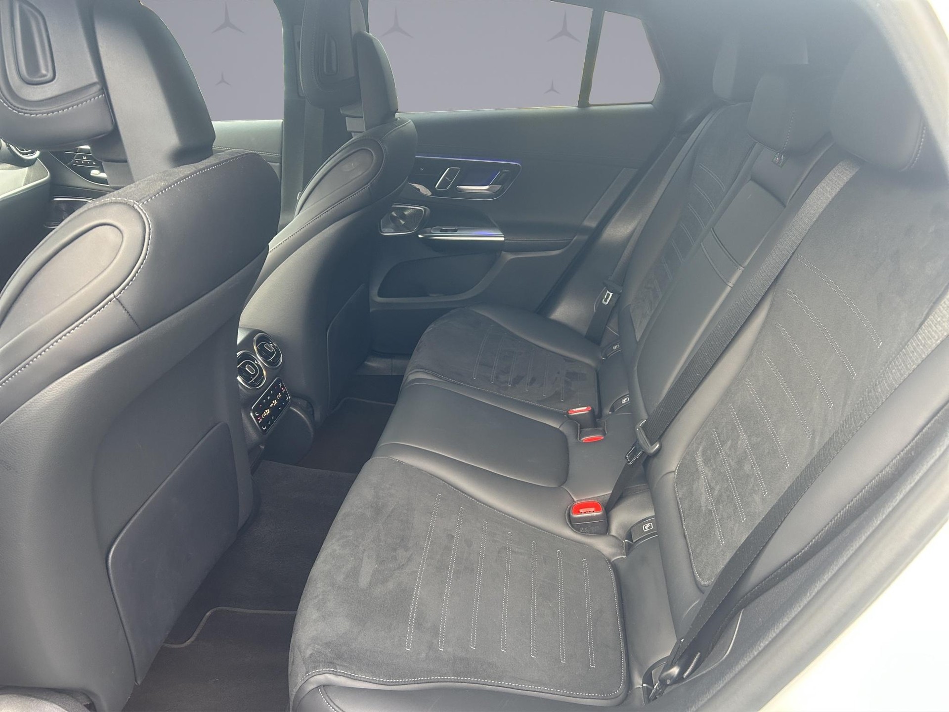 MERCEDES-BENZ GLC 300 e AMG Line 4matic Coupé-image-9
