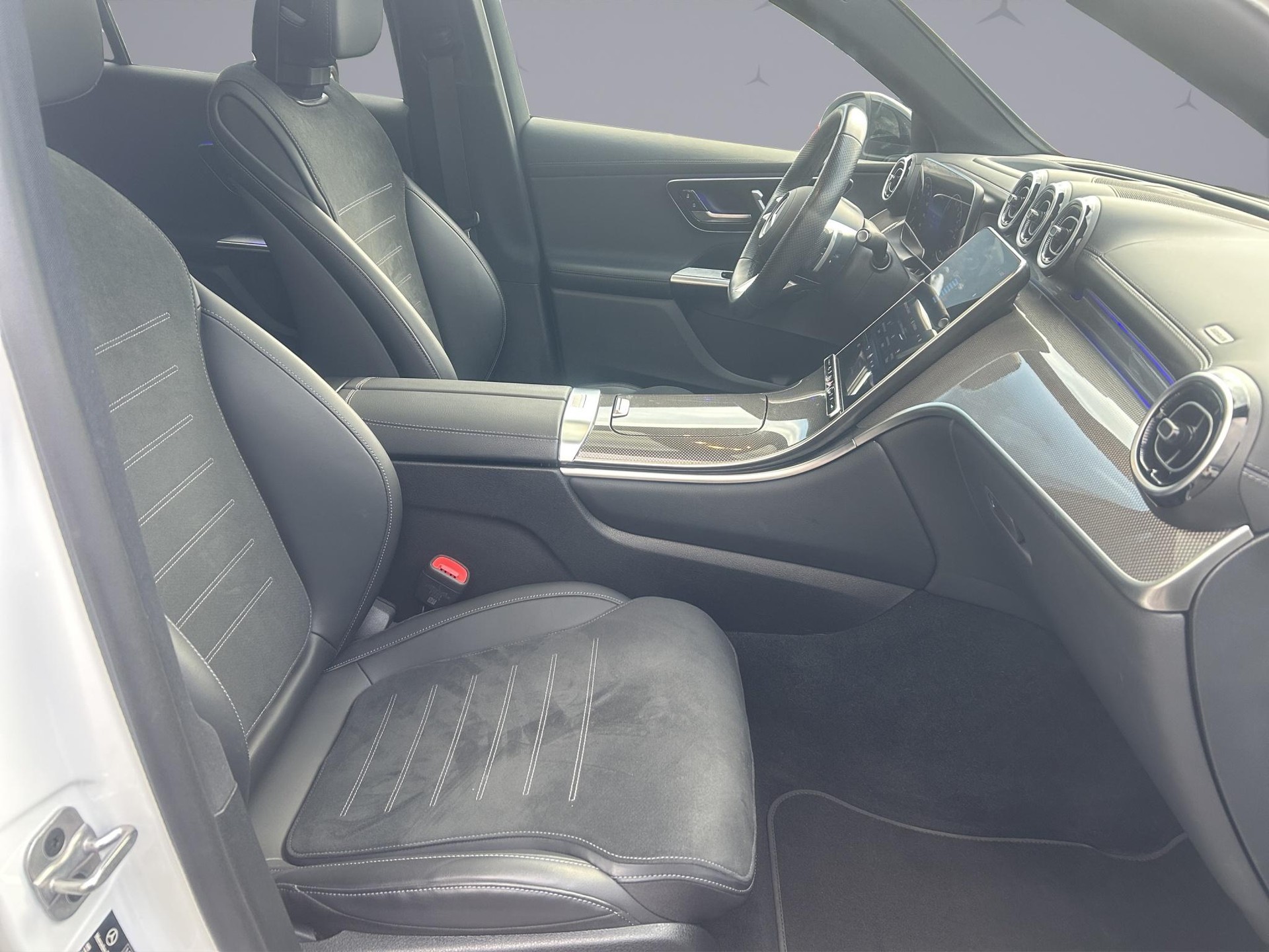 MERCEDES-BENZ GLC 300 e AMG Line 4matic Coupé-image-15