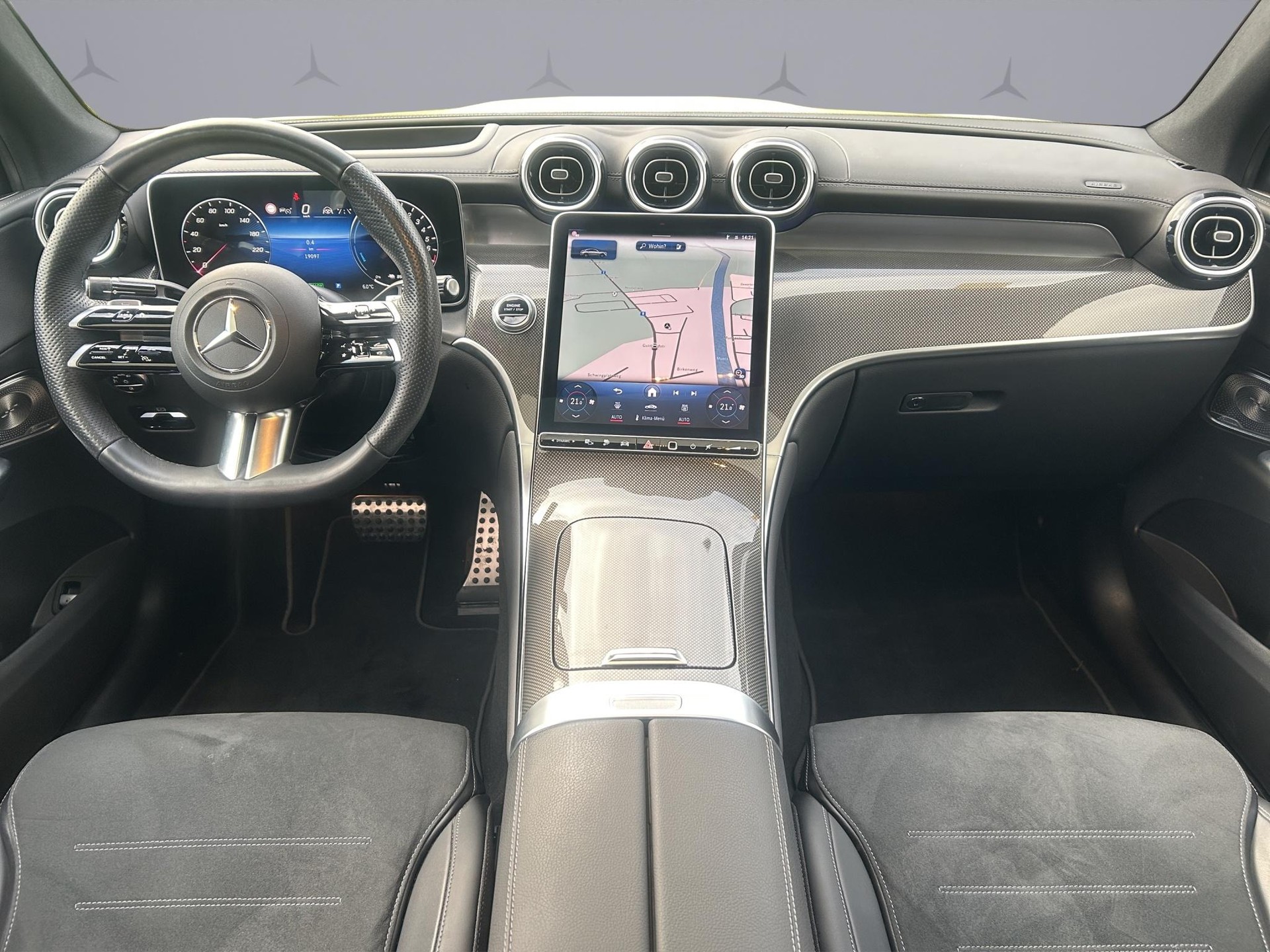 MERCEDES-BENZ GLC 300 e AMG Line 4matic Coupé-image-12