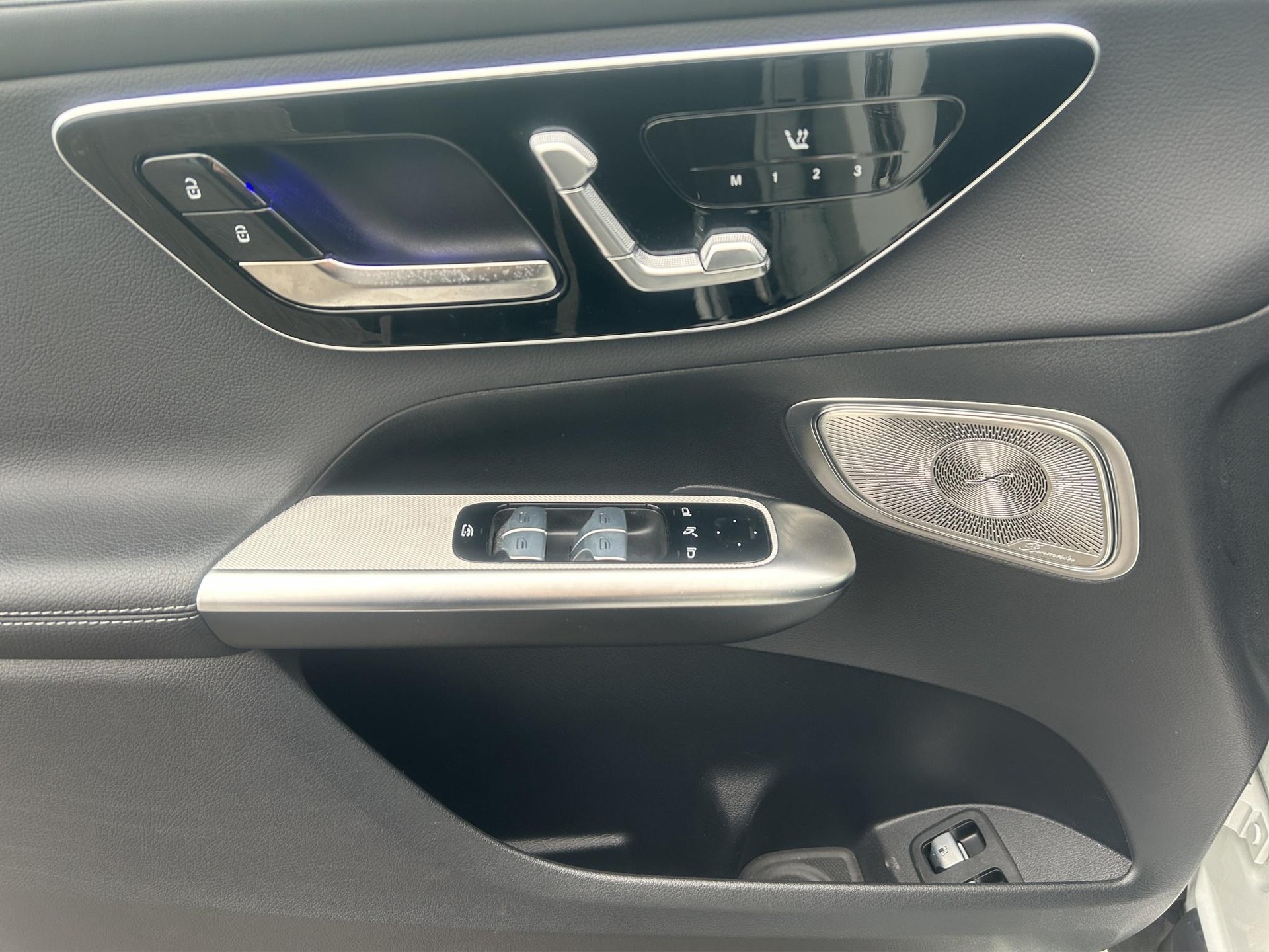 MERCEDES-BENZ GLC 300 e AMG Line 4matic Coupé-image-14
