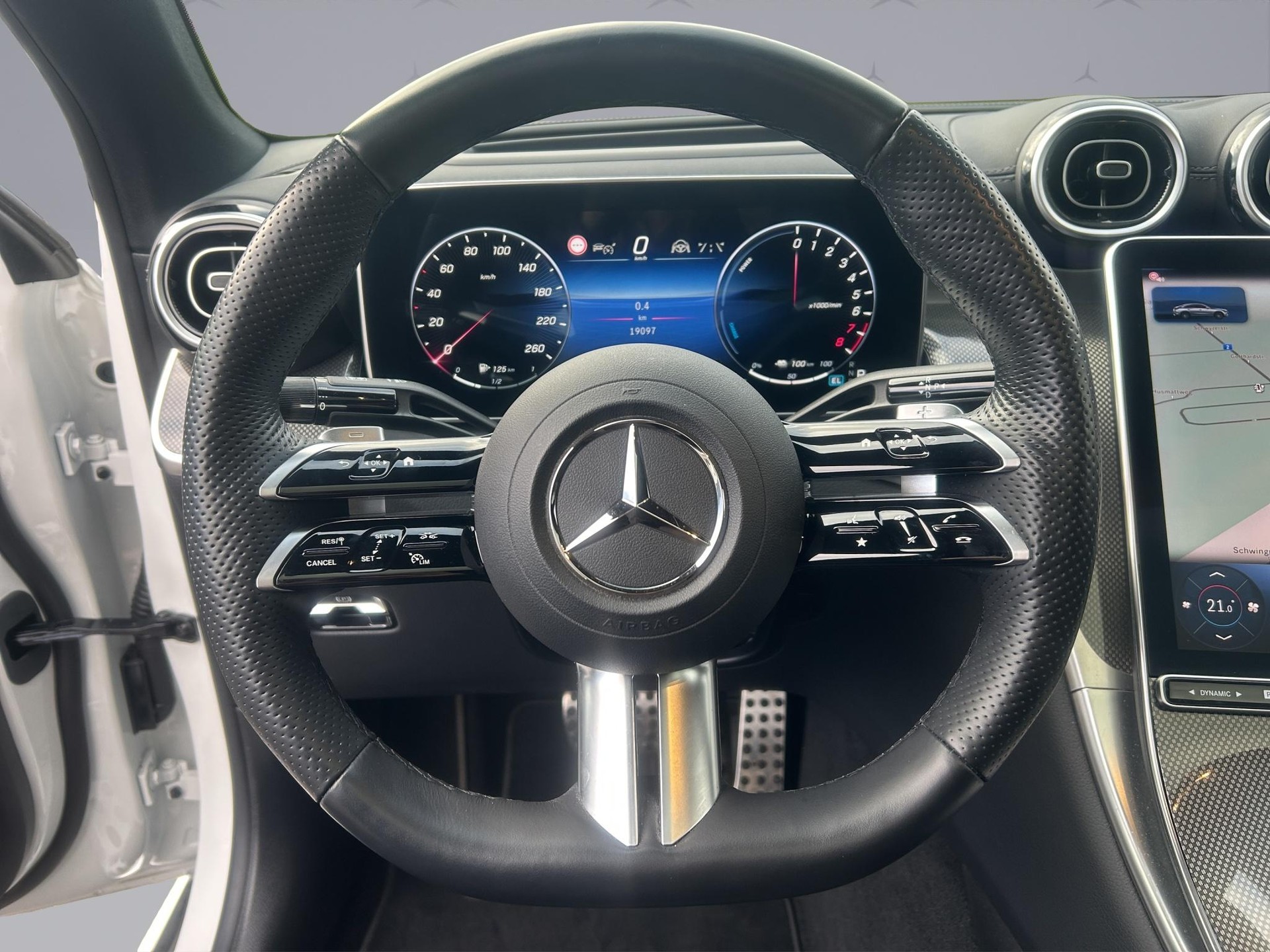 MERCEDES-BENZ GLC 300 e AMG Line 4matic Coupé-image-11