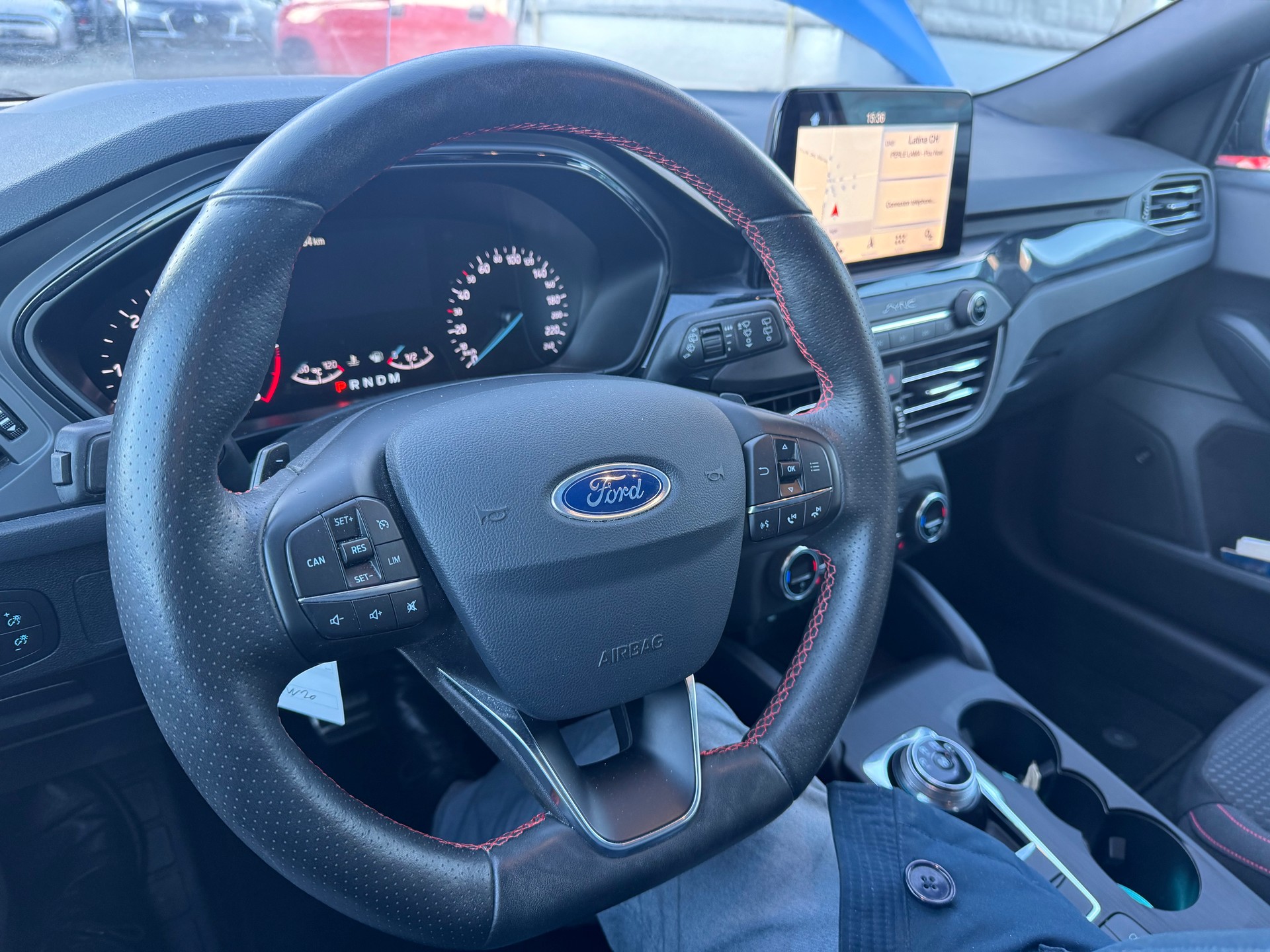 FORD Focus 1.5 TDCi ST Line Automatic-image-14