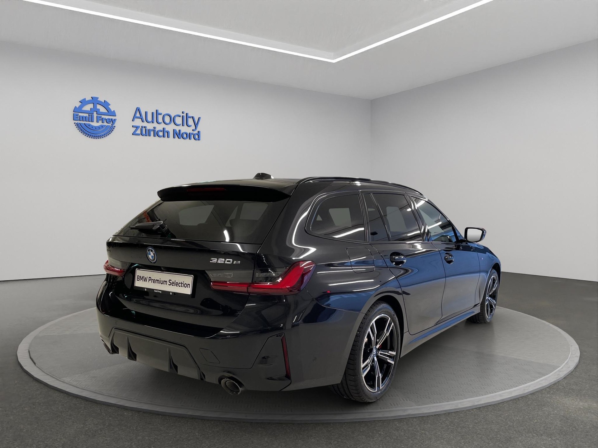 BMW 320e xDrive Touring-image-1