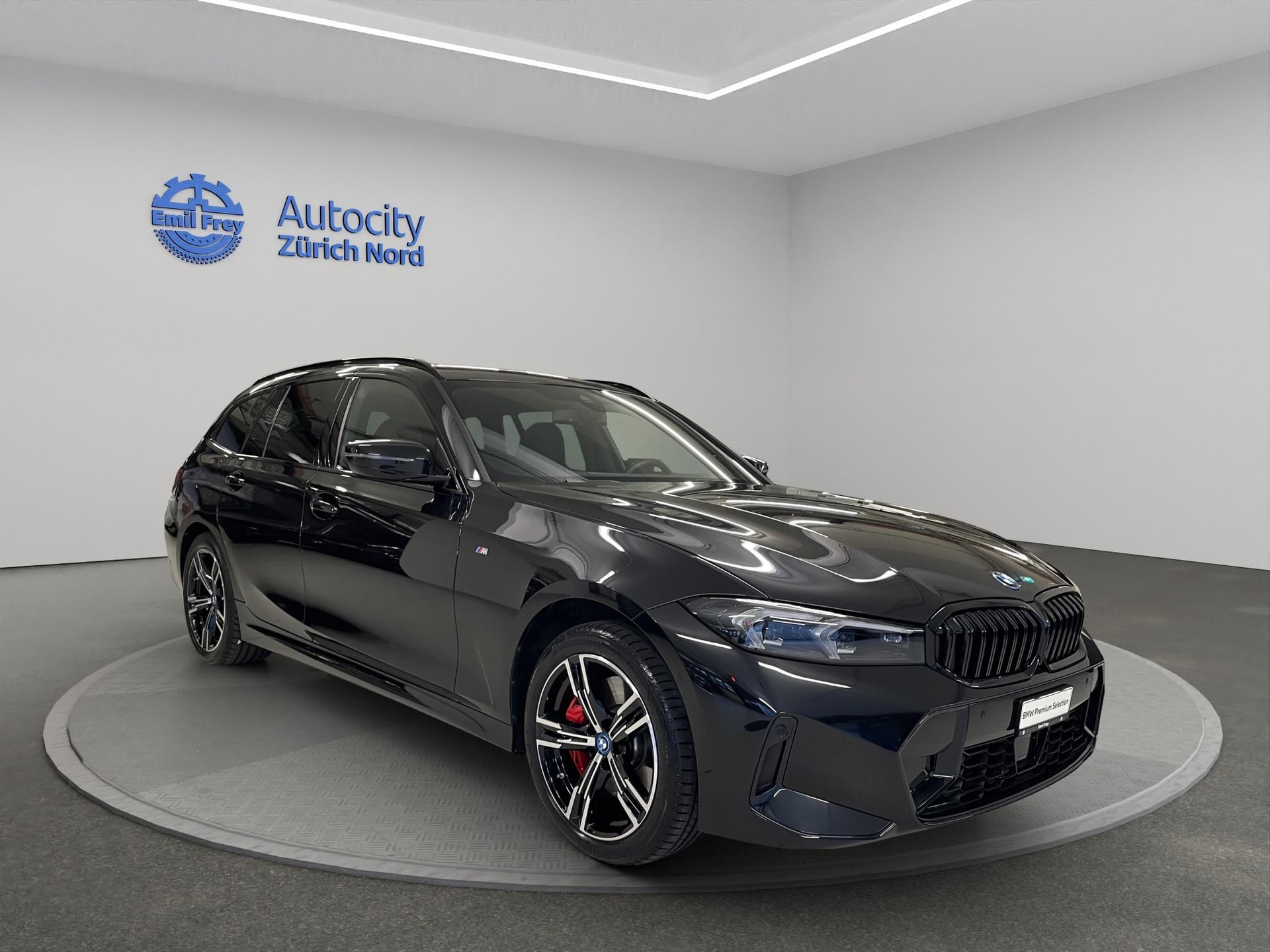 BMW 320e xDrive Touring-image-2
