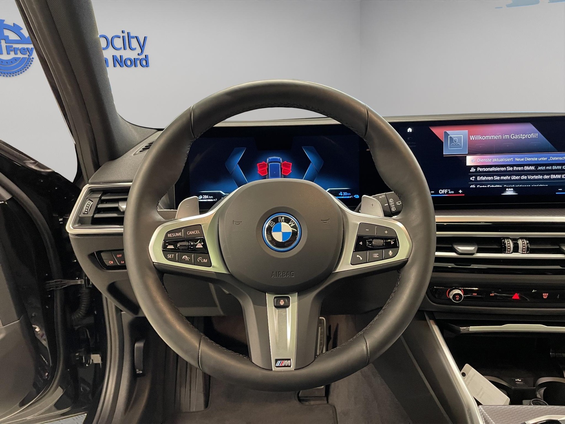 BMW 320e xDrive Touring-image-11