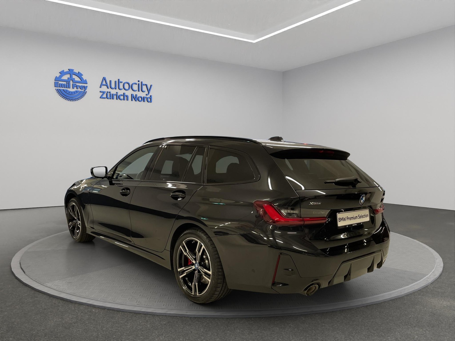 BMW 320e xDrive Touring-image-3