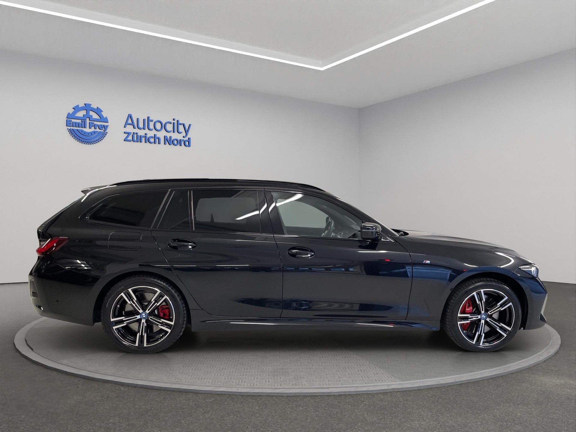 BMW 320e xDrive Touring-image-7