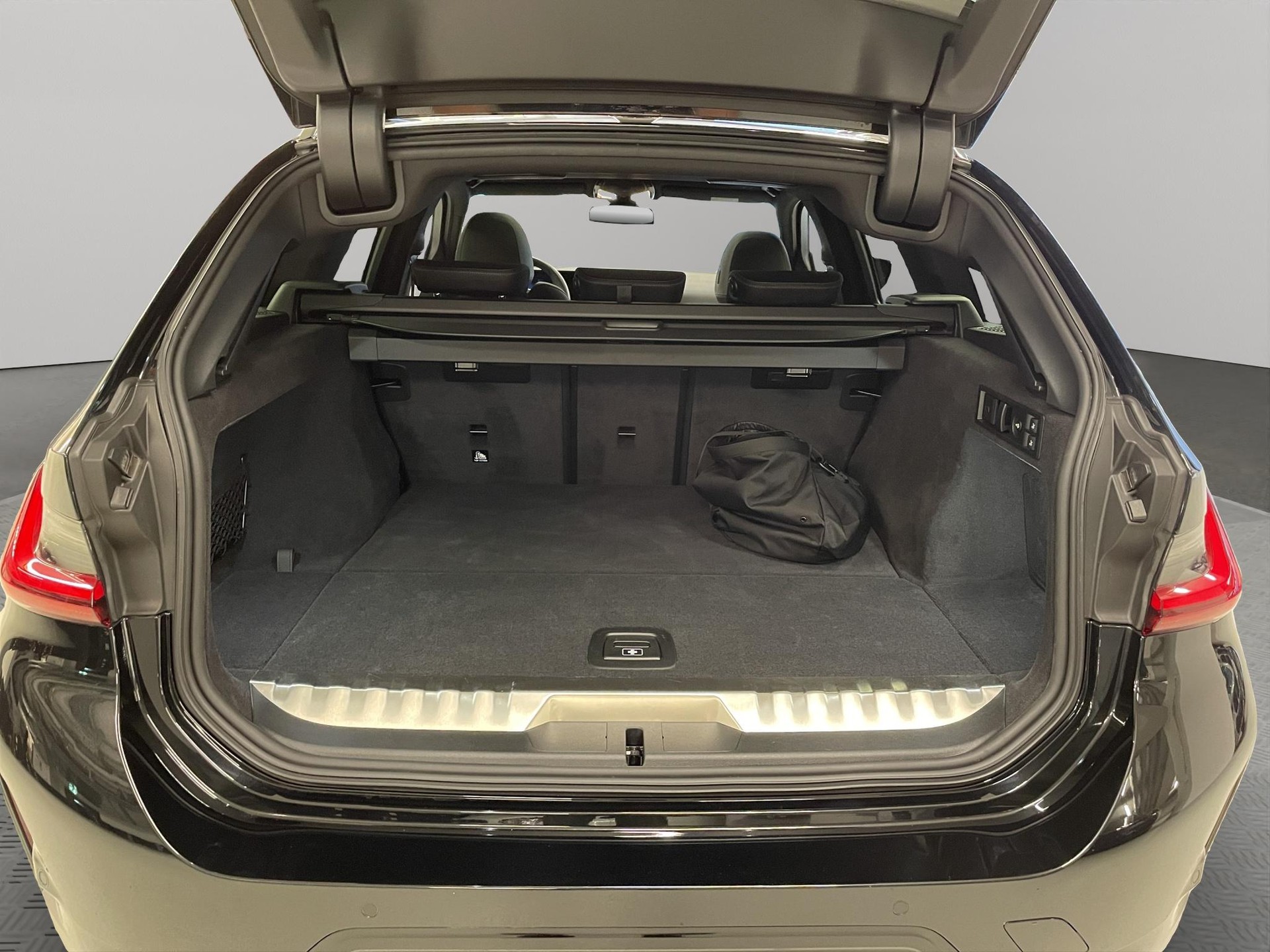 BMW 320e xDrive Touring-image-21