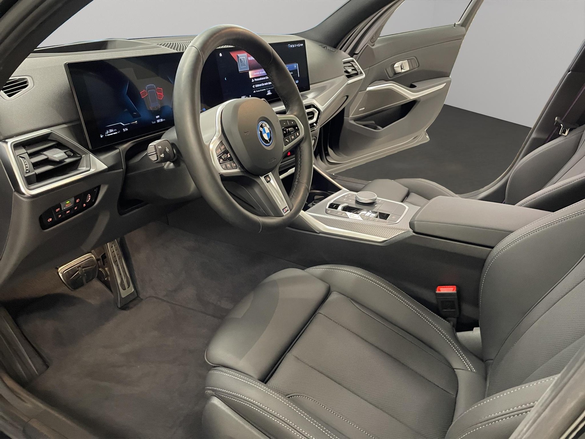 BMW 320e xDrive Touring-image-9