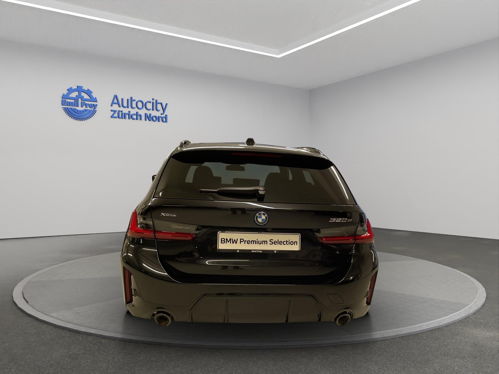 BMW 320e xDrive Touring-image-7