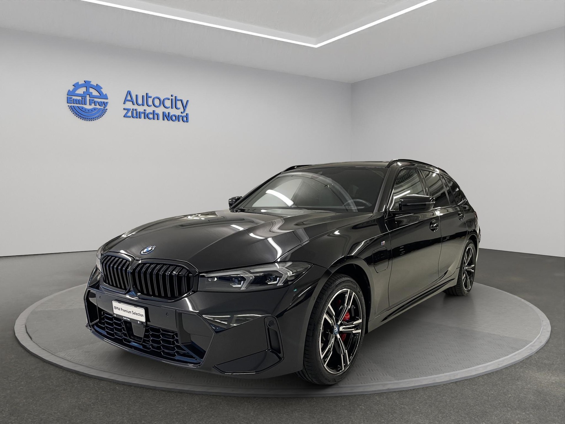 BMW 320e xDrive Touring-image-0