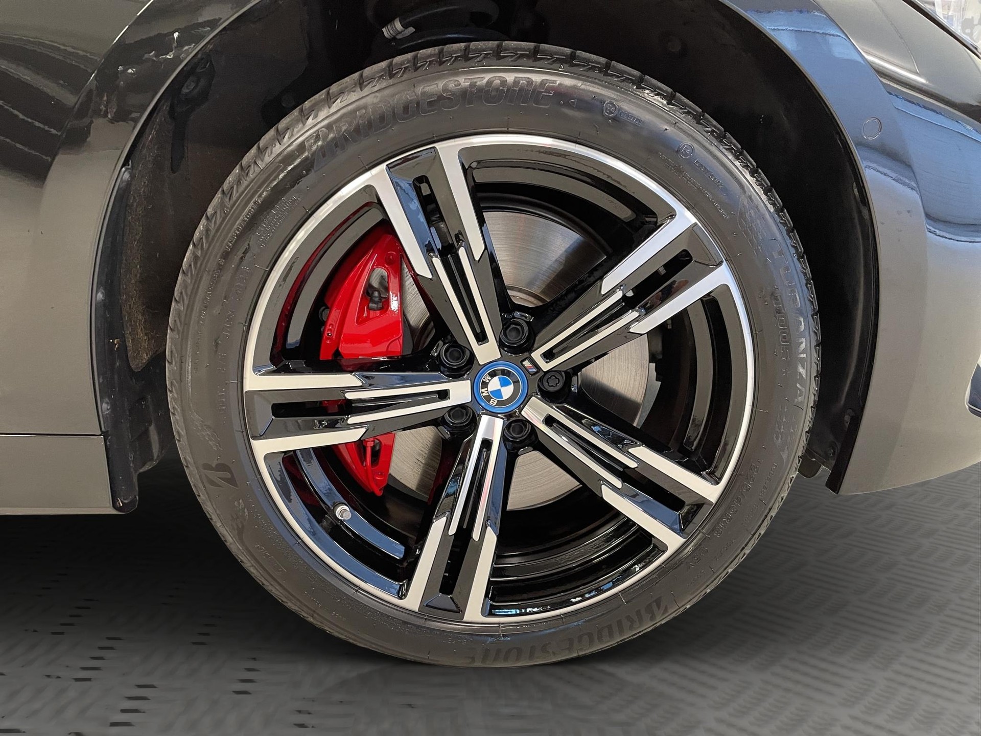 BMW 320e xDrive Touring-image-8