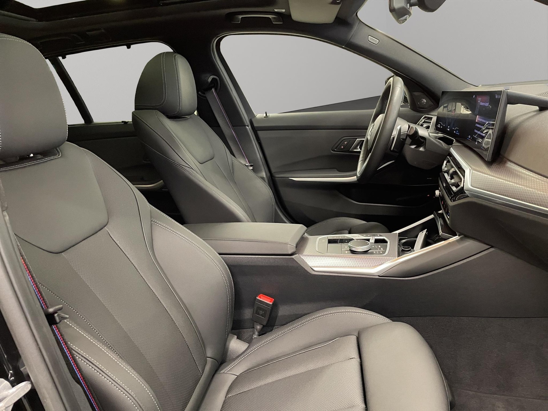 BMW 320e xDrive Touring-image-17