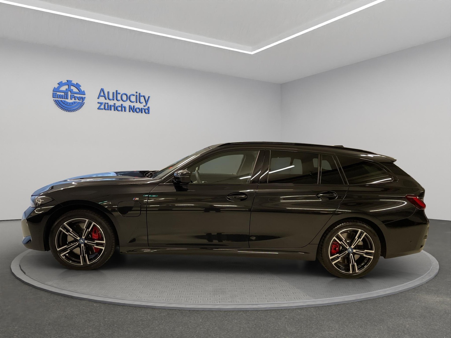 BMW 320e xDrive Touring-image-6
