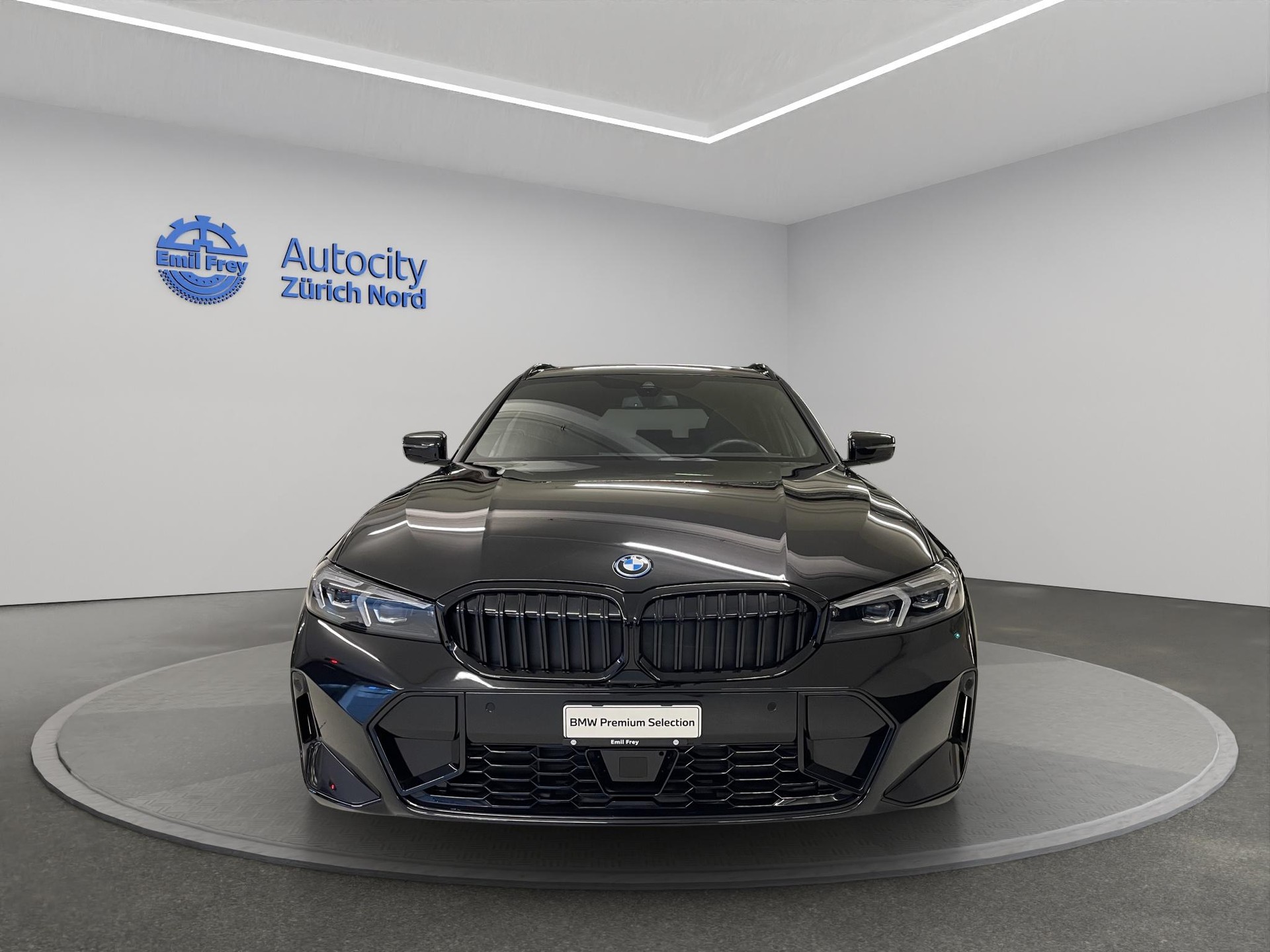 BMW 320e xDrive Touring-image-6