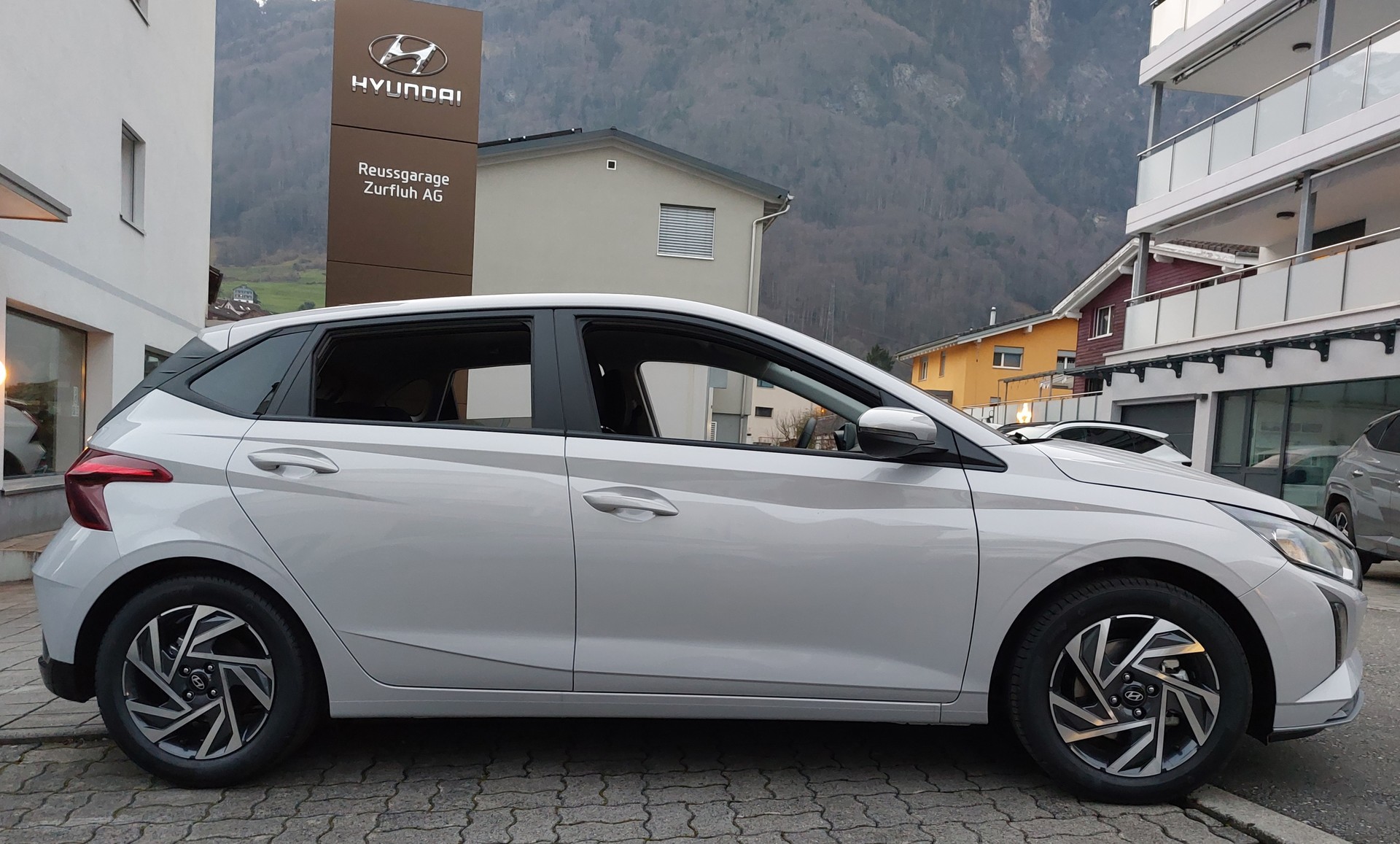 HYUNDAI i20 1.0 T-GDi Amplia DCT-image-2
