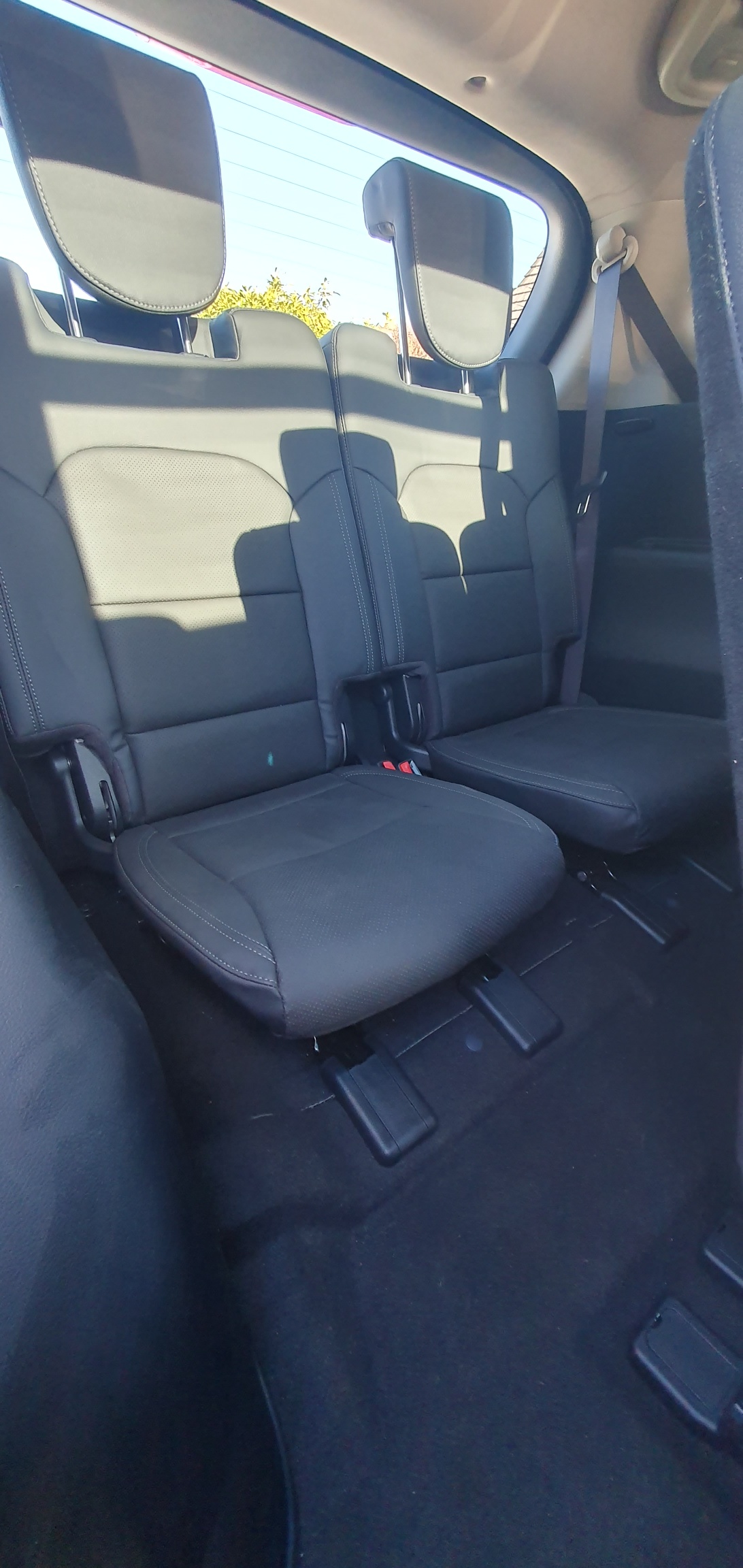 KIA Carens 1.7 CRDi Swiss Eco Edition DCT-image-4